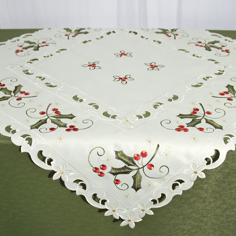 Скатерть Schaefer, квадратная, цвет: молочный, зеленый, красный, 85 x 85 см 07660-100S03301004 Скатерть Schaefer, квадратная, цвет: молочный, зеленый, красный, 85 x 85 см 07660-100S03301004Квадратная скатерть Schaefer, выполненная из полиэстера, станет украшением любого стола. Изделие декорировано красивой вышивкой. За полиэстером очень легко ухаживать: он легко стирается, не мнется, не садится и быстро сохнет.Использование такой скатерти сделает застолье торжественным, поднимет настроение гостей и приятно удивит их вашим изысканным вкусом.