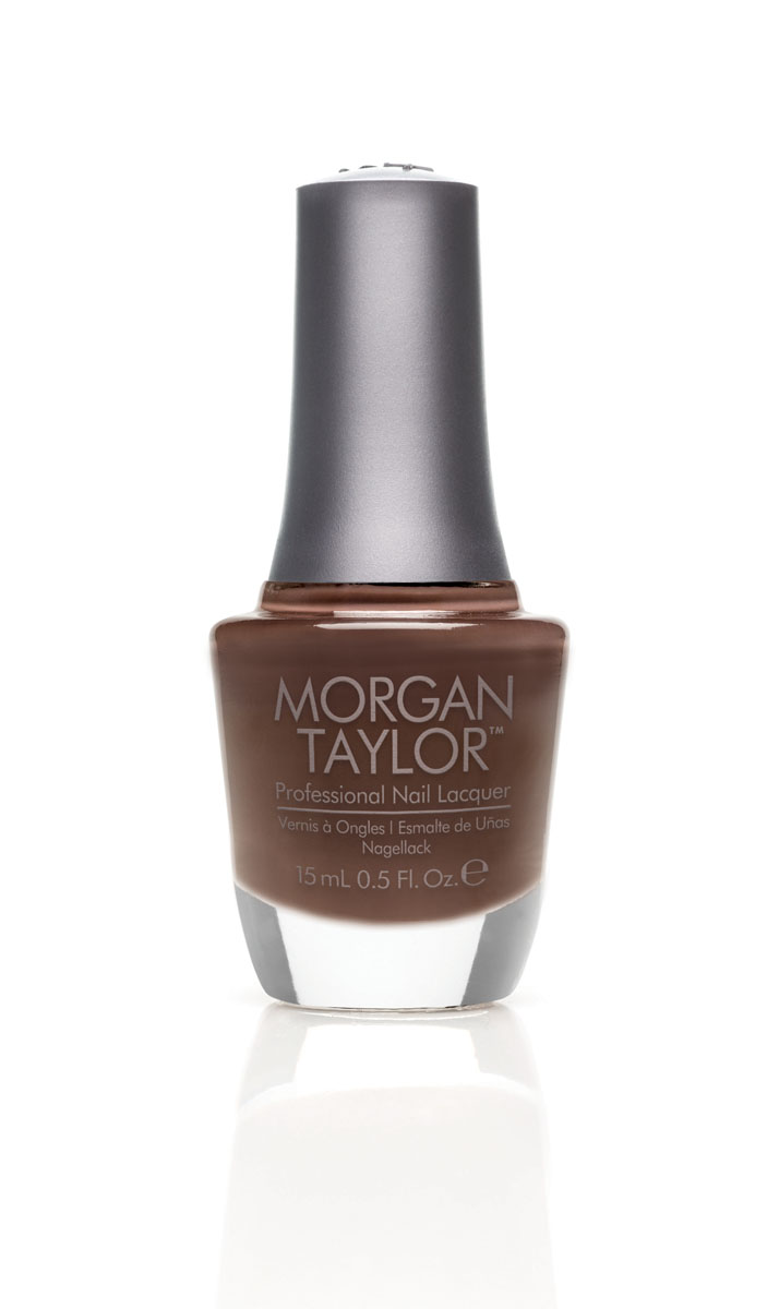 Morgan Taylor Лак для ногтей Latte Please/Двойной латте, 15 млFM 5567 weis-grau Morgan Taylor Лак для ногтей Latte Please/Двойной латте, 15 млFM 5567 weis-grauПлотная кофейная эмаль.Эксклюзивная коллекция Morgan Taylor™ насыщена редкими и драгоценными составляющими. Оттенки основаны на светящихся жемчужинах, оловянных сплавах, мерцающем серебре и лучезарном золоте. Все пигменты перетерты в мельчайшую пыль и используются без разбавления другими красителями: в итоге лак получается благородным и дорогим.Наша обязанность перед мастером маникюра — предложить безопасное профессиональное цветное покрытие. Именно поэтому наши лаки являются BIG3FREE: не содержат формальдегида, толуола и дибутилфталата.В работе с клиентом лак должен быть безупречным — от содержимого флакона до удобства нанесения. Индивидуальный проект и дизайн — сочетание удобства в работе и оптимального веса флакона. Кристально-прозрачное итальянское стекло — это качество стекла позволяет вам видеть цвет лака без искажений, поэтому вопрос выбора цветного покрытия клиентом и мастером решается быстро и с легкостью. Удобный колпачок — воздушный, почти невесомый, он будто создан, чтобы вы держали его пальцами рук при нанесении лака. Особенная кисть — очень тонкие волоски кисти позволят вам почувствовать себя настоящим художником и наносить лак гладко и равномерно.
