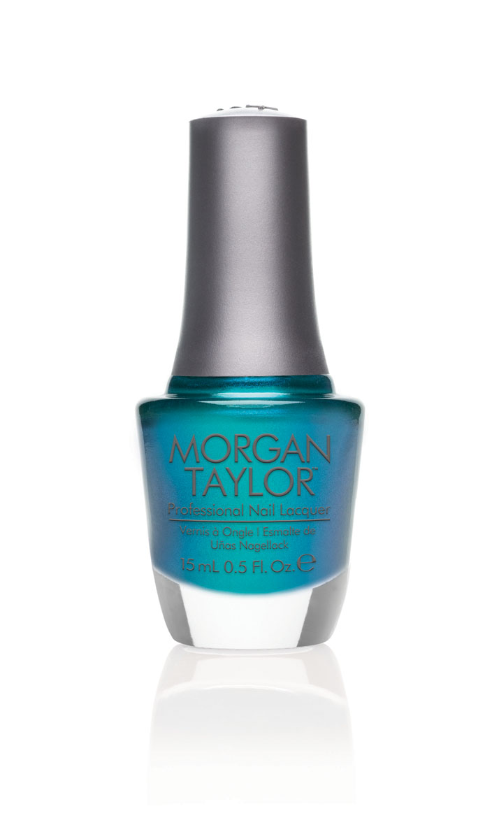 Morgan Taylor Лак для ногтей Stop, Shop & Roll/Изумрудный, 15 мл5010777139655 Morgan Taylor Лак для ногтей Stop, Shop & Roll/Изумрудный, 15 мл5010777139655Изумрудный шиммер.Эксклюзивная коллекция Morgan Taylor™ насыщена редкими и драгоценными составляющими. Оттенки основаны на светящихся жемчужинах, оловянных сплавах, мерцающем серебре и лучезарном золоте. Все пигменты перетерты в мельчайшую пыль и используются без разбавления другими красителями: в итоге лак получается благородным и дорогим.Наша обязанность перед мастером маникюра — предложить безопасное профессиональное цветное покрытие. Именно поэтому наши лаки являются BIG3FREE: не содержат формальдегида, толуола и дибутилфталата.В работе с клиентом лак должен быть безупречным — от содержимого флакона до удобства нанесения. Индивидуальный проект и дизайн — сочетание удобства в работе и оптимального веса флакона. Кристально-прозрачное итальянское стекло — это качество стекла позволяет вам видеть цвет лака без искажений, поэтому вопрос выбора цветного покрытия клиентом и мастером решается быстро и с легкостью. Удобный колпачок — воздушный, почти невесомый, он будто создан, чтобы вы держали его пальцами рук при нанесении лака. Особенная кисть — очень тонкие волоски кисти позволят вам почувствовать себя настоящим художником и наносить лак гладко и равномерно.