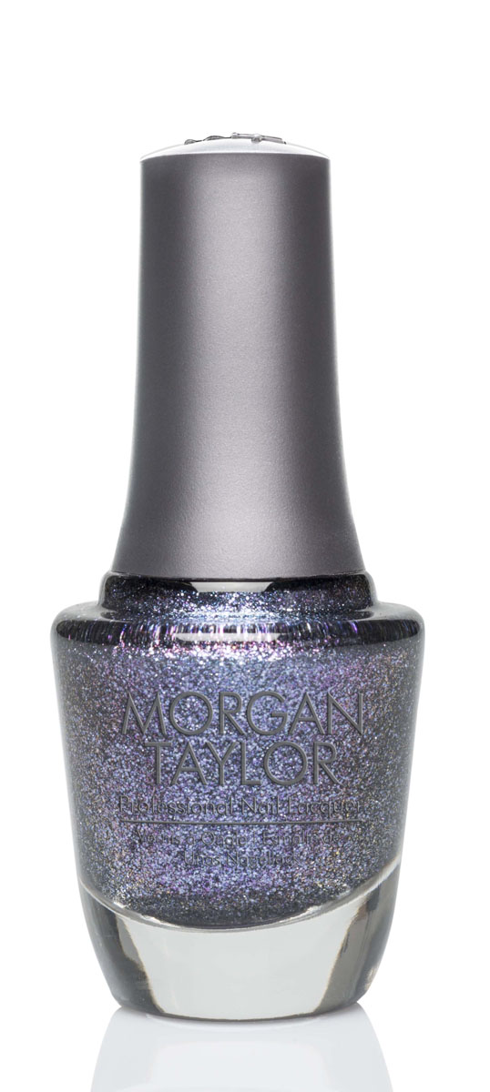 Morgan Taylor Лак для ногтей Regal as a Roya/Королевская особа, 15 млWS 7064 Morgan Taylor Лак для ногтей Regal as a Roya/Королевская особа, 15 млWS 7064Синий глиттер на полупрозрачной сапфировой базе.Эксклюзивная коллекция Morgan Taylor™ насыщена редкими и драгоценными составляющими. Оттенки основаны на светящихся жемчужинах, оловянных сплавах, мерцающем серебре и лучезарном золоте. Все пигменты перетерты в мельчайшую пыль и используются без разбавления другими красителями: в итоге лак получается благородным и дорогим.Наша обязанность перед мастером маникюра — предложить безопасное профессиональное цветное покрытие. Именно поэтому наши лаки являются BIG3FREE: не содержат формальдегида, толуола и дибутилфталата.В работе с клиентом лак должен быть безупречным — от содержимого флакона до удобства нанесения. Индивидуальный проект и дизайн — сочетание удобства в работе и оптимального веса флакона. Кристально-прозрачное итальянское стекло — это качество стекла позволяет вам видеть цвет лака без искажений, поэтому вопрос выбора цветного покрытия клиентом и мастером решается быстро и с легкостью. Удобный колпачок — воздушный, почти невесомый, он будто создан, чтобы вы держали его пальцами рук при нанесении лака. Особенная кисть — очень тонкие волоски кисти позволят вам почувствовать себя настоящим художником и наносить лак гладко и равномерно.