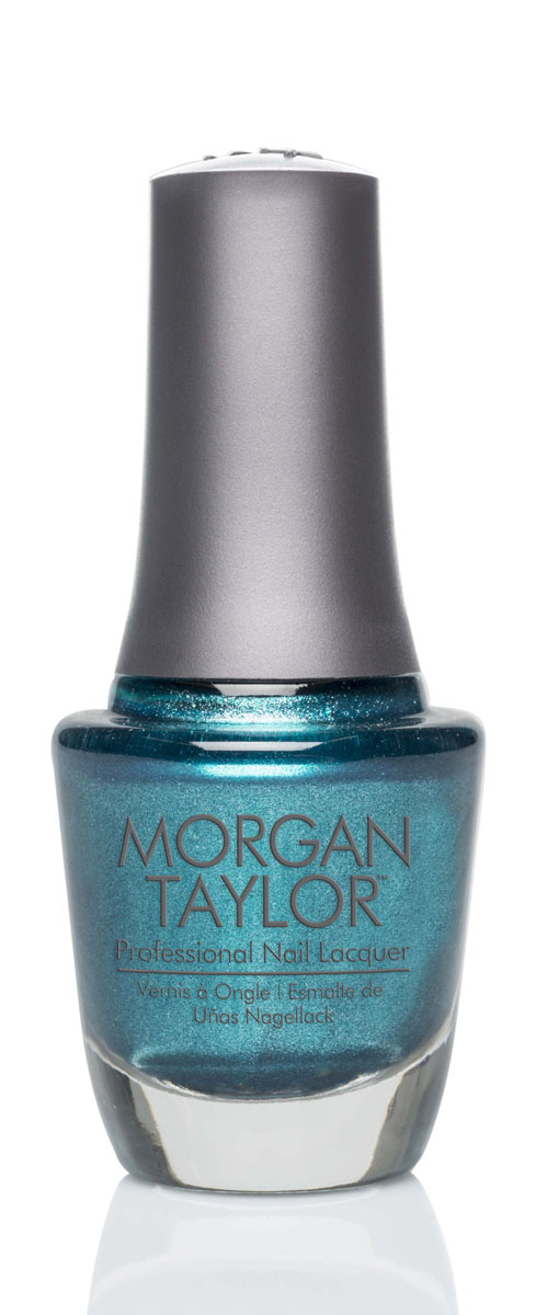 Morgan Taylor Лак для ногтей Wrapped in Riches/Окруженный роскошью, 15 мл50101 Morgan Taylor Лак для ногтей Wrapped in Riches/Окруженный роскошью, 15 мл50101Зеленый глиттер на полупрозрачной изумрудной базе.Эксклюзивная коллекция Morgan Taylor™ насыщена редкими и драгоценными составляющими. Оттенки основаны на светящихся жемчужинах, оловянных сплавах, мерцающем серебре и лучезарном золоте. Все пигменты перетерты в мельчайшую пыль и используются без разбавления другими красителями: в итоге лак получается благородным и дорогим.Наша обязанность перед мастером маникюра — предложить безопасное профессиональное цветное покрытие. Именно поэтому наши лаки являются BIG3FREE: не содержат формальдегида, толуола и дибутилфталата.В работе с клиентом лак должен быть безупречным — от содержимого флакона до удобства нанесения. Индивидуальный проект и дизайн — сочетание удобства в работе и оптимального веса флакона. Кристально-прозрачное итальянское стекло — это качество стекла позволяет вам видеть цвет лака без искажений, поэтому вопрос выбора цветного покрытия клиентом и мастером решается быстро и с легкостью. Удобный колпачок — воздушный, почти невесомый, он будто создан, чтобы вы держали его пальцами рук при нанесении лака. Особенная кисть — очень тонкие волоски кисти позволят вам почувствовать себя настоящим художником и наносить лак гладко и равномерно.