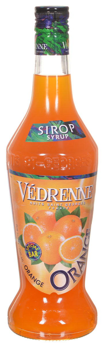 Vedrenne Апельсин сироп, 0,7 л0120710 Vedrenne Апельсин сироп, 0,7 л0120710Сироп Апельсин - это очень популярная среди гурманов добавка, которая придаст вашему любимому лакомствужизнерадостные оттенки оранжевого фрукта. Апельсиновый сироп станет идеальным дополнением к лимонаду,коктейлям, кофе, мороженому, компоту, холодному чаю, а также сделает любую выпечку ароматной и приятнойна вкус. Сироп Апельсин позволит вам насладиться букетом солнечного фрукта в любое время. Для егоизготовления используются только отборные ингредиенты: апельсиновый сок, сахар и чистейшая вода, которыеподвергаются бережной обработке, в результате чего получается нежный сироп.Сироп Апельсин позволит вам насладиться букетом солнечного фрукта в любое время. Для его изготовленияиспользуются только отборные ингредиенты: апельсиновый сок, сахар и чистейшая вода, которые подвергаютсябережной обработке, в результате чего получается нежный сироп.Сиропы изготавливаются на основе натурального растительного сырья, фруктовых и ягодных соков прямогоотжима, цитрусовых настоев, а также с использованием очищенной воды без вредных примесей, что позволяетвыдержать все ценные и полезные свойства натуральных фруктово-ягодных плодов и трав. В состав сироповвходит только натуральный сахар, произведенный по традиционной технологии из сахарозы. Благодарявысокому содержанию концентрированного фруктового сока, сиропы Vedrenne обладают изысканным ароматоми натуральным вкусом, являются эффективным подсластителем при незначительной калорийности. Ониоптимизируют уровень влажности и процесс кристаллизации десертов, хорошо смешиваются с другимиингредиентами и способствуют улучшению вкусовых качеств напитков и десертов.Сиропы Vedrenne разливаются в стеклянные бутылки с яркими этикетками, на которых изображен фрукт, ягодаили другой ингредиент, определяющий вкусовые оттенки того или иного продукта Vedrenne. Емкости ссиропами Vedrenne герметичны и поэтому не позволяют содержимому контактировать с микроорганизмами идругими губительными внешними воздействиями. Кроме того, стеклянные бутылки выглядят оригинально истильно.В настоящее время компания Vedrenne считается одним из лучших производителей высококлассных сиропов,отличающихся натуральным вкусом, а также насыщенным ароматом и глубокимцветом. Фруктовые сиропы Vedrenne пользуются большой популярностью не только во Франции (где их широкоиспользуют как в сегменте HoReCa, так и в домашних условиях), но и экспортируются более чем в 50 стран мира.Цвет: яркий, насыщенно оранжевыйАромат: сладкий, яркий, свежий, цитрусовыйВкус: концентрированный, яркий вкус сочных апельсиновРецепт коктейля Под парусомИнгредиенты:50 мл сиропа Vedrenne Апельсин50 мл коньяка;30 мл абрикосового ликера;30 мл вишневого ликера;60 мл апельсинового сока;лед.Способ приготовления:Наполнить шейкер всеми ингредиентами и хорошо встряхнуть. Взять высокий бокал, заполнить наполовинульдом, вылить поверх содержимое шейкера.
