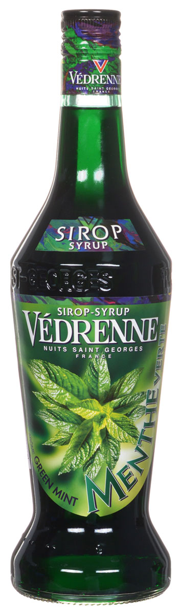 Vedrenne Зеленая Мята сироп, 0,7 л0120710 Vedrenne Зеленая Мята сироп, 0,7 л0120710Сладкий и в то же время освежающий вкус сиропа Зеленая мята позволяет создавать на егооснове простые, но очень вкусные прохладительные напитки, не содержащие алкоголя. Мятныйсироп в сочетании с содовой или лимонадом освежит и взбодрит в самый жаркий день.Сироп Зеленая мята составит достойную партию не только прохладительным, но и горячимнапиткам.Сиропы изготавливаются на основе натурального растительного сырья, фруктовых и ягодныхсоков прямого отжима, цитрусовых настоев, а также с использованием очищенной воды безвредных примесей, что позволяет выдержать все ценные и полезные свойства натуральныхфруктово-ягодных плодов и трав. В состав сиропов входит только натуральный сахар,произведенный по традиционной технологии из сахарозы. Благодаря высокому содержаниюконцентрированного фруктового сока, сиропы Vedrenne обладают изысканным ароматом инатуральным вкусом, являются эффективным подсластителем при незначительнойкалорийности. Они оптимизируют уровень влажности и процесс кристаллизации десертов,хорошо смешиваются с другими ингредиентами и способствуют улучшению вкусовых качествнапитков и десертов.Сиропы Vedrenne разливаются в стеклянные бутылки с яркими этикетками, на которыхизображен фрукт, ягода или другой ингредиент, определяющий вкусовые оттенки того илииного продукта Vedrenne. Емкости с сиропами Vedrenne герметичны, поэтому не позволяютсодержимому контактировать с микроорганизмами и другими губительными внешнимивоздействиями. Кроме того, стеклянные бутылки выглядят оригинально и стильно.В настоящее время компания Vedrenne считается одним из лучших производителейвысококлассных сиропов, отличающихся натуральным вкусом, а также насыщенным ароматом иглубокимцветом. Фруктовые сиропы Vedrenne пользуются большой популярностью не только воФранции (где их широко используют как в сегменте HoReCa, так и в домашних условиях), но иэкспортируются более чем в 50 стран мира. Цвет: насыщенно изумрудныйАромат: утонченный, легкий, освежающийВкус: гармоничный, сладковатый вкус с тоном перечной мятыРецепт коктейля Ядовитая МятаИнгредиенты:20 мл сиропа Vedrenne Зеленая Мята;10 мл абсента;20 мл самбуки.Способ приготовления:В шот сначала добавить самбуку с сиропом и коктейльной ложечкой, перемешивать дообразования однородной жидкости, далее аккуратно сделать слой из абсента. Абсентподжечь. Пить через трубочку.