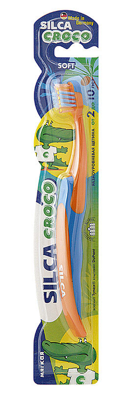 Silca Putzi Зубная щетка детская Croco от 2 до 10 лет121128_красный Silca Putzi Зубная щетка детская Croco от 2 до 10 лет121128_красныйУкороченная головка щетки Silca Putzi Croco с разноуровневой мягкой щетиной и широкой мягкой окантовкой обеспечивает бережный уход за зубами и деснами. Силовой выступ предназначен для очищения межзубных промежутков и труднодоступных мест. Короткие щетинки основного чистящего поля эффективно удаляют налет с жевательных поверхностей. Удлиненные наклонные внешние щетинки очищают гладкие поверхности, десневой желобок и мягко массируют десны. Абсолютно закругленная щетина не травмирует десны. При производстве щетины используется высококачественное волокно Туnех компании DuPont. Удобная двухкомпонентная ручка с упором для большого пальца дополнена нескользящим покрытием.