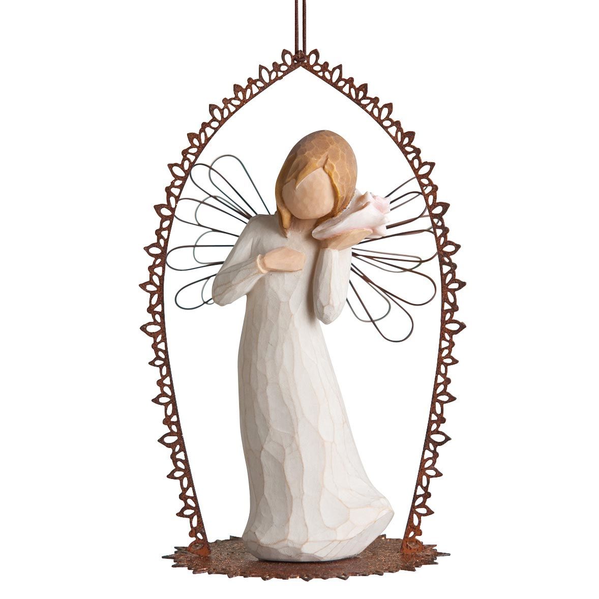 Фигурка декоративная Willow Tree Думаю о вас, в орнаменте, высота 9,5 см41619 Фигурка декоративная Willow Tree Думаю о вас, в орнаменте, высота 9,5 см41619Декоративная фигурка Willow Tree создана канадским скульптором Сьюзан Лорди. Фигурка выполнена из искусственного камня (49% карбонат кальция мелкозернистой разновидности, 51% искусственный камень).Фигурка Willow Tree – это настоящее произведение искусства, образная скульптура в миниатюре, изображающая эмоции и чувства, которые помогают чувствовать себя ближе к другим, верить в мечту, выражать любовь.Фигурка помещена в красивую упаковку.Купить такой оригинальный подарок, значит не только украсить интерьер помещения или жилой комнаты, но выразить свое глубокое отношение к любимому человеку. Этот прекрасный сувенир будет лучшим подарком на день ангела, именины, день рождения, юбилей.