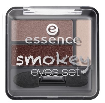 essence Тени для век smokey eye set коричневые т.02, 2,24гр54472 essence Тени для век smokey eye set коричневые т.02, 2,24гр54472Превосходное косметическое сочетание состоит из двух, идеально дополняющих друг друга оттенков и удобной кисточки с мягким, натуральным ворсом. Набор позволит создать вам уникальный цвет, безупречно дополняющий ваш образ. Каждый тон теней, входящих в Smokey Eyes Set, отлично растушевывается, украшая ваши глаза завораживающей «дымкой». Макияж, созданный на основе описываемых теней, продержится на ваших глазах свыше десяти часов, избавив от надобности часто корректировать и освежать его. Мягкая структура является следующей причиной, по которой вам стоит отдать предпочтение теням Smokey Eyes Set. Они идеально подходят даже для самой нежной и раздражительной кожи, плавно и бережно покрывая ее.