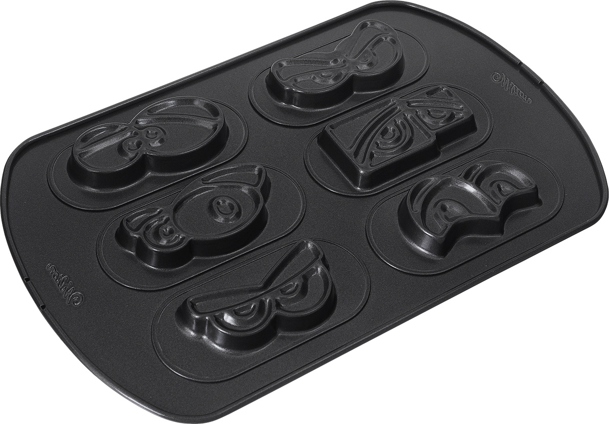Форма для выпечки Wilton Глаза, с антипригарным покрытием, 6 ячеек54 009303 Форма для выпечки Wilton Глаза, с антипригарным покрытием, 6 ячеек54 009303Форма для выпечки Wilton Глаза изготовлена из металла с антипригарным покрытием. С таким покрытием пища не пригорает и не прилипает к стенкам. Готовить можно с минимальным количеством подсолнечного масла. Форма содержит 6 ячеек в виде глаз. Простая в уходе и долговечная в использовании форма будет верной помощницей в создании ваших кулинарных шедевров. Размер формы: 31 х 20 х 1,7 см.Средний размер ячеек: 8 х 4,5 х 1,3 см.