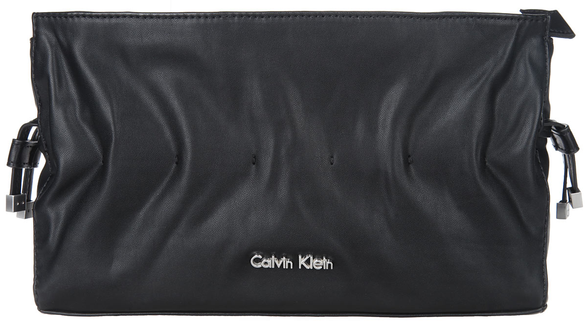 Сумка-клатч женская Calvin Klein Jeans, цвет: черный. K60K601007S76245 Сумка-клатч женская Calvin Klein Jeans, цвет: черный. K60K601007S76245Стильная женская сумка-клатч Calvin Klein выполнена из полиуретана. Изделие имеет одно основное отделение, которое закрывается на застежку-молнию. Бегунок на змейке оснащен ремешком. Сумка оформлена по бокам декоративными затягивающимися ремешками. Внутри предусмотрен прорезной карман на застежке-молнии. Изделие оснащено съемным плечевым ремнем. В комплект входит фирменный чехол для хранения. Такая сумка-клатч дополнит ваш образ и станет незаменимой в повседневной жизни.