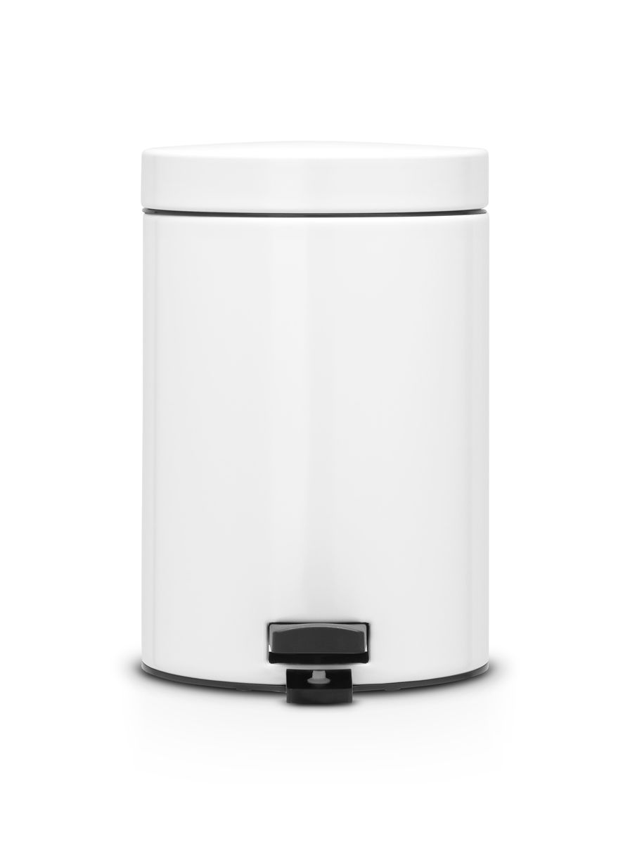 Ведро для мусора Brabantia, с педалью, цвет: белый, 12 л98299571 Ведро для мусора Brabantia, с педалью, цвет: белый, 12 л98299571Ведро для мусора Brabantia, выполненное из гальванизированной стали белого цвета, обеспечит долгий срок службы и легкую чистку. Ведро поможет вам держать мусор в порядке и предотвратит распространение неприятного запаха. Нескользящая пластиковая основа ведра предотвращает повреждение пола. Внутренняя часть ведра - это корзина, выполненная из пластика и оснащенная ручкой для переноса. В комплекте с ведром идет упаковка с подходящими по размеру мусорными мешками фирмы Brabantia, которые оснащены затяжными шнурками.