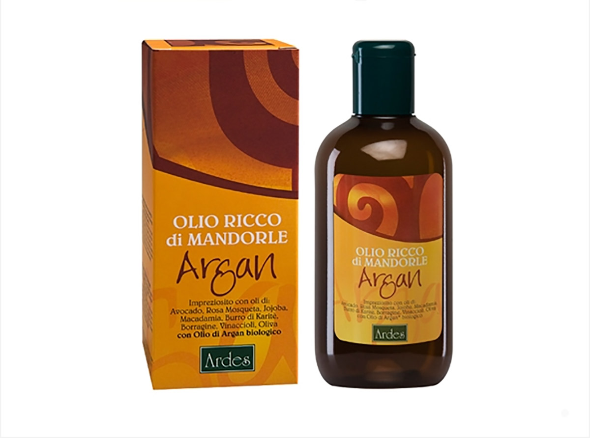 Ardes Масло обогащенное миндалем и Арганом для лица, тела, волос, 250 мл. Olio Ricco di mandorle Argan. LINEA RICCA ARGANВМТ001 Ardes Масло обогащенное миндалем и Арганом для лица, тела, волос, 250 мл. Olio Ricco di mandorle Argan. LINEA RICCA ARGANВМТ001Оказывает укрепляющее действие, помогает избавится от растяжек, от морщин, оказывает питательное действие на кожу после солнца и после ванной, идеально подходит для массажа, обладает смягчающим действием, защищая кожу от внешних факторов. Идеально подходит для всех типов кожи, как для нежной кожи младенцев, так и беременных женщин. Наносить после ванны мягким массажем. Кожа становится мягкой и бархатистой