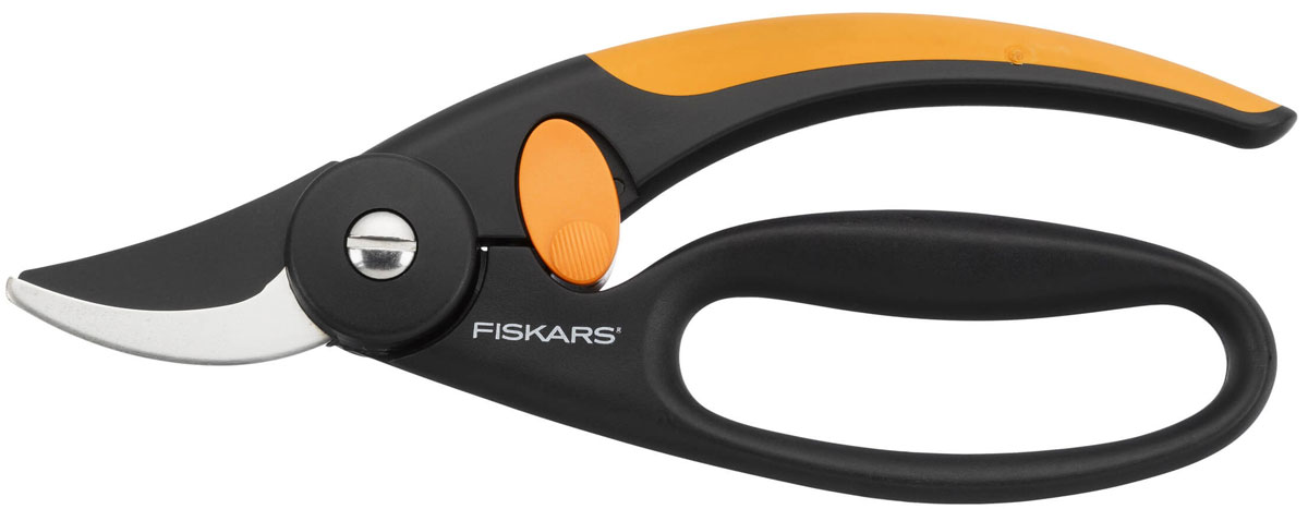 Секатор Fiskars Quality плоскостной, 20 см787502 Секатор Fiskars Quality плоскостной, 20 см787502Плоскостной секатор Fiskars Quality идеально подходит для обрезки молодых зеленых деревьев и кустов. Изогнутые лезвия соединяются друг с другом так же, как лезвия ножниц. Процесс срезания точный и уменьшает давление, которое может повредить дерево.Особенности плоскостного секатора Fiskars Quality:снижает давление на руку, амортизирует отдачу на руку и пальцы при резкеподходит для свежей древесины, для обрезки веток до 16 мм в диаметрепозволяет резать вплотную к стволубезопасный захватэргономичный дизайннескользящая рукояткасвободная петля для четырех пальцевтефлоновое покрытие лезвийблокирующий механизм. Характеристики: Общая длина секатора: 20 см. Длина лезвия: 5,5 см. Материал: нержавеющая сталь, полиамид. Производитель: Финляндия. Артикул: 111440. Компания Fiskars была основана в 1649 году в маленькой финской деревушке Фискарс. Сегодня Fiskars является мировым лидером по производству ножниц, режущего и садового инструмента, и других товаров.