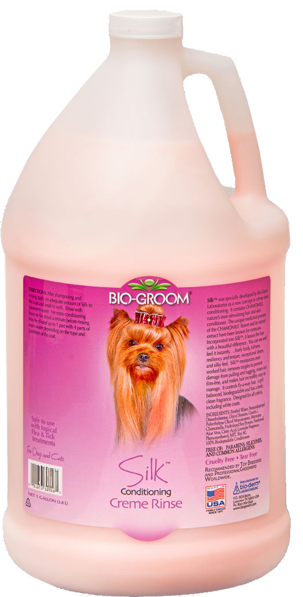 Шелковый кондиционер Bio-Groom Silk Condition, 3,8 л45790 Шелковый кондиционер Bio-Groom Silk Condition, 3,8 л45790Шелковый кондиционер для кошек и собак для незабываемого выставочного блеска и мягкости шерсти.В состав кондиционера входит ромашка, натуральным образом стимулируя рост волос и кондиционируя кожу. Он обеспечивает красоту, объем, эластичность волоса и улучшает его структуру, а так же увлажняет травмированную шерсть, предотвращает спутывание.Хорошо смывается и делает волосы послушными и легко расчесываемыми. Разработан для использования на любых окрасах, включая белый. Инструкция по применению:На вымытую и прополосканую шерсть нанесите необходимое количество Silk и хорошо вмассируйте его. Сполосните теплой водой.Для лучшего кондиционирования оставьте ополаскиватель на 1 минуту, затем сполосните.Может быть разведен в пропорции 1 к 4 теплой водой в зависимости от типа шерсти или ее состояния. Объем: 3,8 л