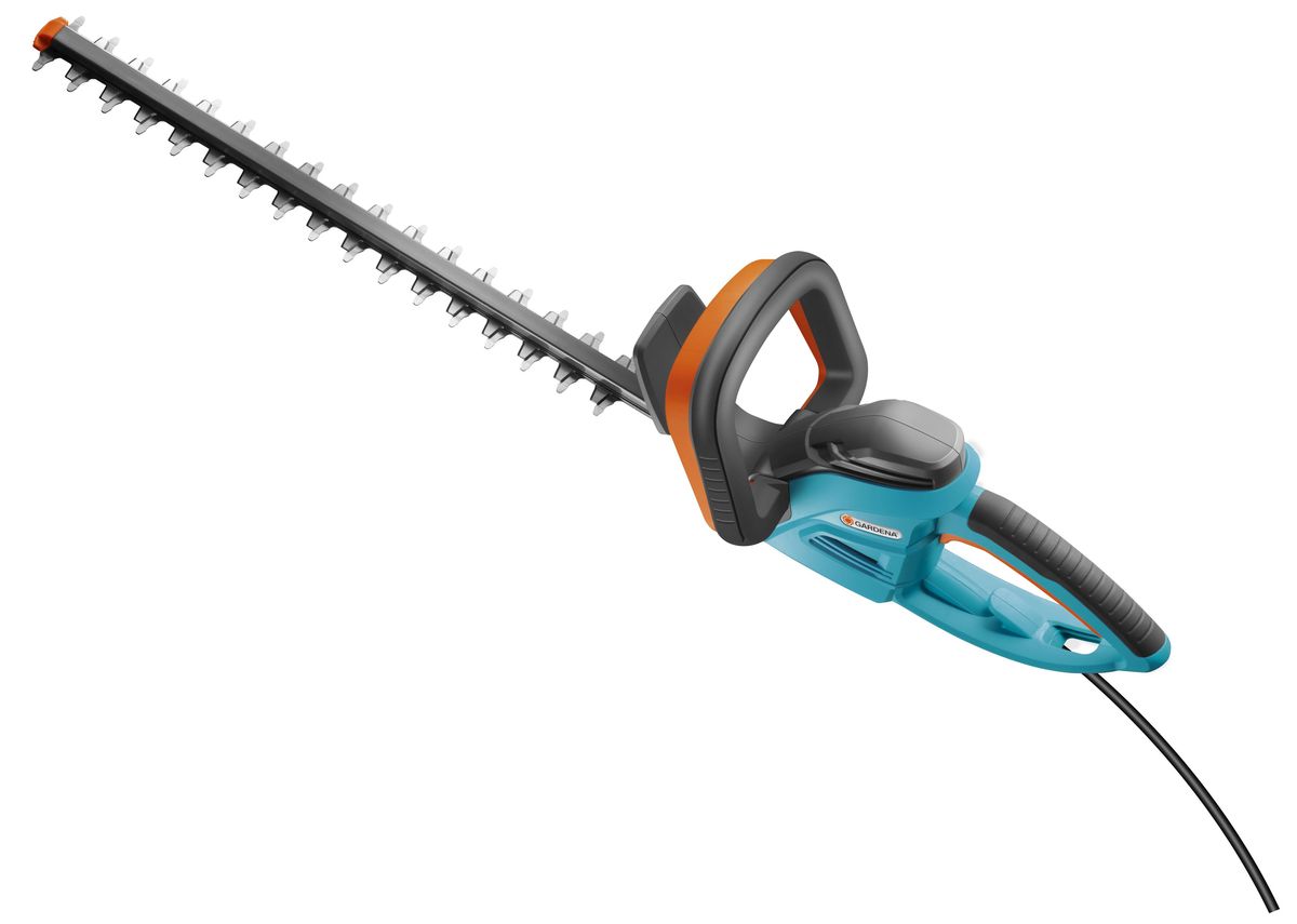 Кусторез Gardena EasyCut 48 Plus, электрическийF0150739RA Кусторез Gardena EasyCut 48 Plus, электрическийF0150739RAЛегкий электрический кусторез Gardena EasyCut 48 Plus прекрасно подходят для удобной стрижки небольших изгородей. Благодаря рукоятке эргономичной формы кусторез удобно лежит в руке. Большая кнопка запуска позволяет легко и безопасно включить инструмент в любой ситуации. Оптимизированная геометрия лезвий гарантирует эффективную, быструю и чистую обрезку. Кроме того, она обеспечивает плавность работы при низком уровне вибрации и дает возможность прилагать меньше усилий. Электрический кусторез Gardena EasyCut 48 Plus оснащен мощным высокопроизводительным двигателем для энергичной и продолжительной обрезки в один прием - без застреваний и остановокЩиток на конце лезвия оберегает пользователя от отдачи при обрезке близко к поверхности земли и защищает лезвие от повреждений. Механизм разгрузки натяжения кабеля предотвращает случайное отсоединение удлинителя. Длина ножей - 48 см. Расстояние между лезвиями - 27 мм. Масса кустореза - 3,5 кг. Гарантированная мощность звука, дБ(А) - 99 дБ (A). Звуковое давление возле уха оператора - 75 дБ (A). Вибрация (ah) - 3,2 м/с2.