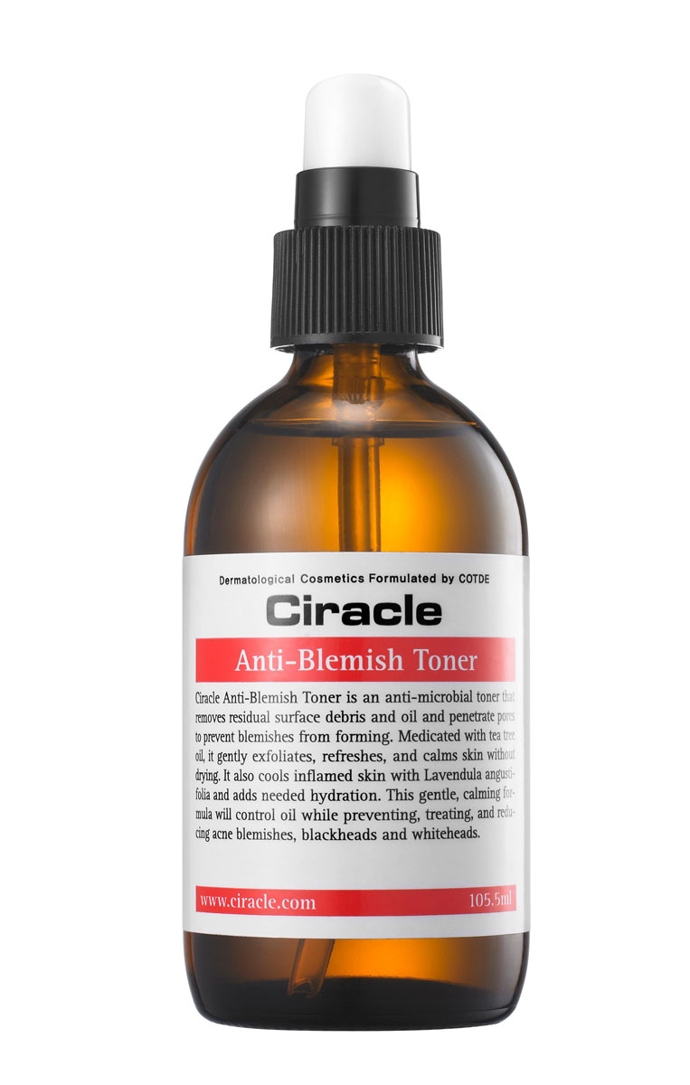 Ciracle Тоник для проблемной кожи против излижней жирности кожи, 105 мл5056 Ciracle Тоник для проблемной кожи против излижней жирности кожи, 105 мл5056Тоник содержит натуральные ферментированные экстракты, которые не только позволяют контролировать выработку кожного сала, но и надолго освежают проблемную кожу. Масло чайного дерева обладает антибактериальным действием и борется с воспалениями, препятствуя их повторному появлению. Масло лаванды успокаивает раздраженную кожу, а аллантоин и экстракт портулака огородного увлажняют и ускоряют регенерацию.Тоник содержит натуральные ферментированные экстракты, которые не только позволяют контролировать выработку кожного сала, но и надолго освежают проблемную кожу. Масло чайного дерева обладает антибактериальным действием и борется с воспалениями, препятствуя их повторному появлению. Масло лаванды успокаивает раздраженную кожу, а аллантоин и экстракт портулака огородного увлажняют и ускоряют регенерацию.