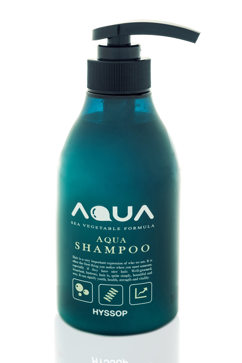 Aqua Шампунь питательный Hyssop, 400 мл60540 Aqua Шампунь питательный Hyssop, 400 мл60540Шампунь для волос на основе морских водорослей и минералов. Экстракты морских водорослей, хлореллы и спирулины активно увлажняют волосы, предотвращают ломкость и тусклость. Морская вода иналичие 60 магний-содержащих минералов восстанавливают слабые волосы и поддерживают баланс влаги. Подходит для всех типов волос.На основе морских водорослей Chlorella, Spirulina, Anthocyanin и органического экстракта синего зверобоя (hyssop organic extract). Стимулирует, увлажняет, питает и защищает волосы от ежедневных стрессов. Содержит 60 морских минералов. Кислотный pH (идеален для окрашенных волос).
