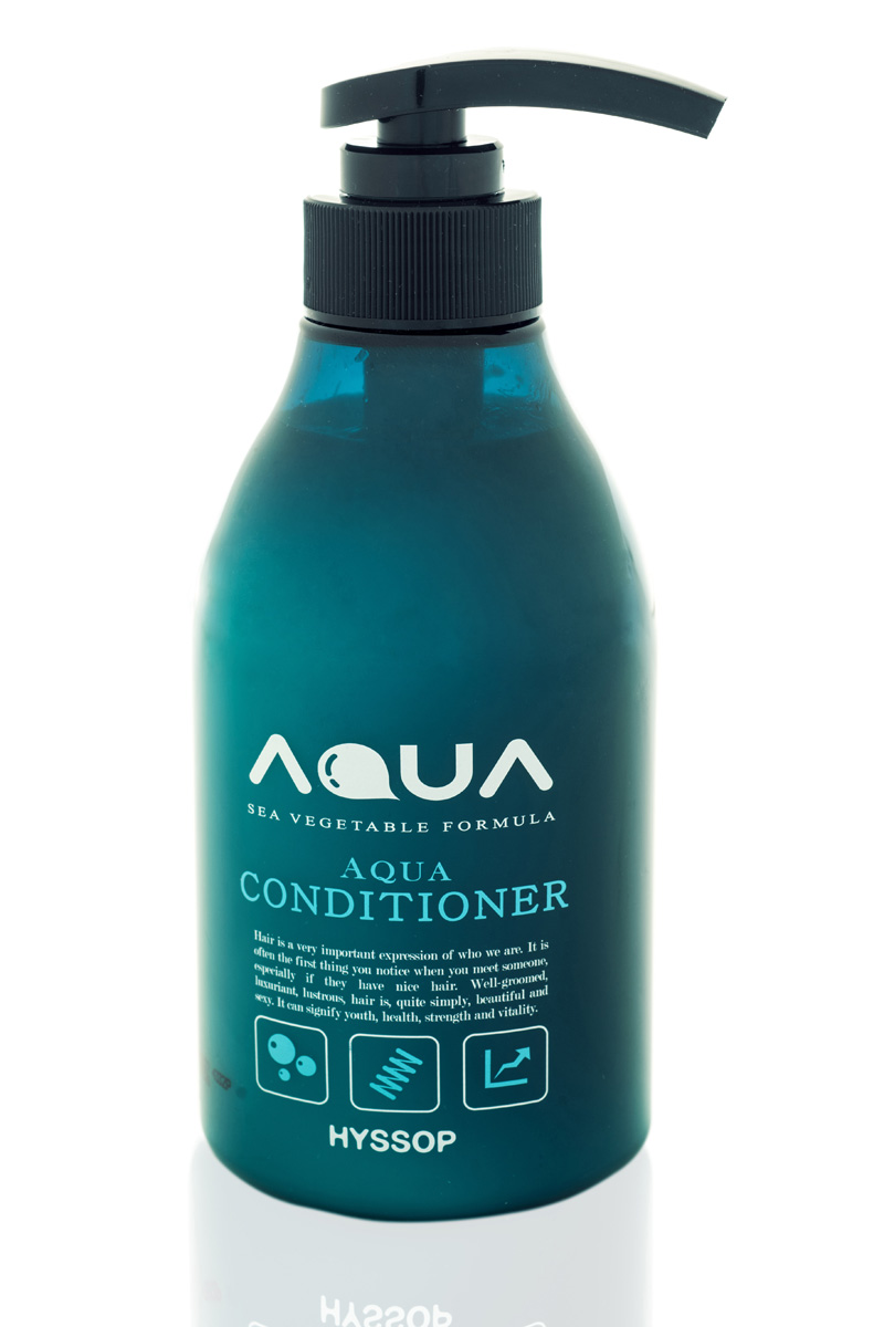 Aqua Кондиционер питательный Hyssop, 400 мл67135 Aqua Кондиционер питательный Hyssop, 400 мл67135Кондиционер для волос на основе морских водорослей и минералов. Интенсивно увлажняет, питает и восстанавливает поврежденные кончики волос. Уменьшает интенсивность работы сальных желез у корней волос. Делает волосы мягкими, придает объем и эластичность. Наполняет волосы силой и сиянием. Предотвращает спутывание.На основе морских водорослей Chlorella, Spirulina, Anthocyanin и органического экстракта синего зверобоя (hyssop organic extract). Облегчает расчесывание и укладку. Стимулирует, увлажняет, питает и защищает волосы от ежедневных стрессов. Содержит 60 морских минералов. Кислотный pH (идеален для окрашенных волос).