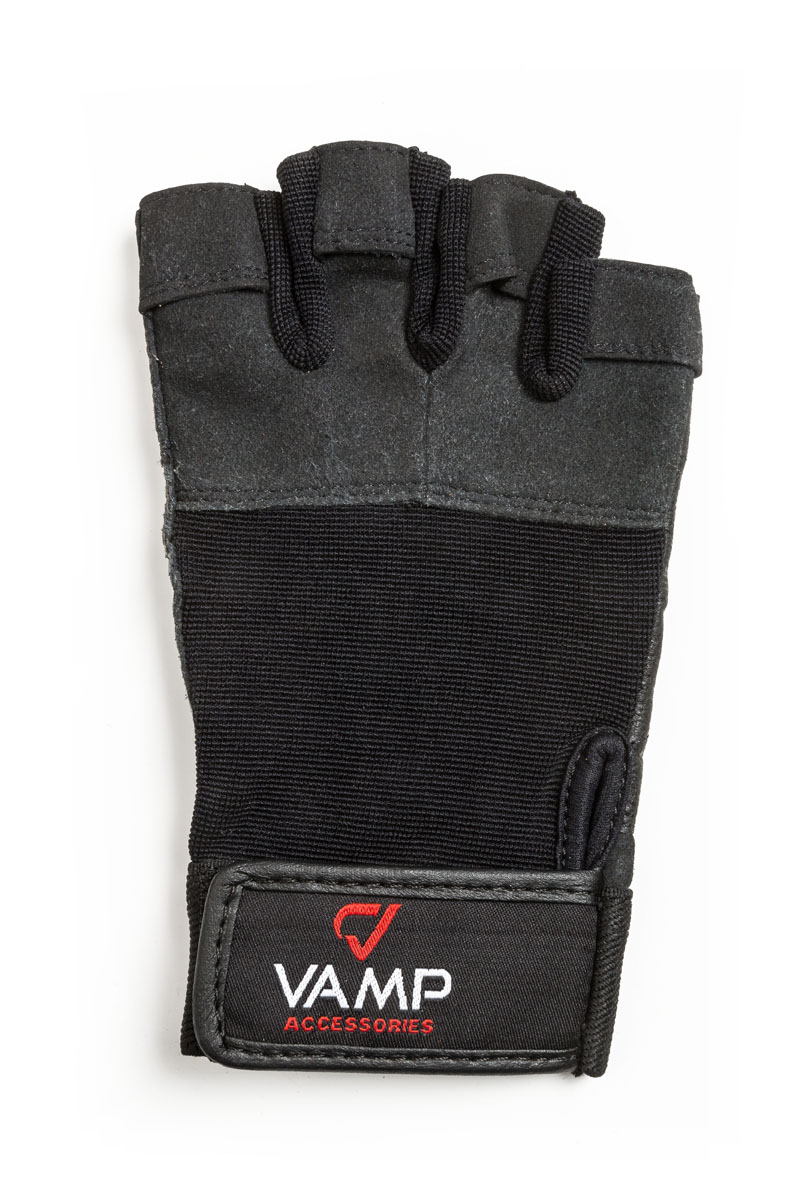 Перчатки для фитнеса Vamp мужские, цвет: черный. 530. Размер XXLKSM-3002014 Перчатки для фитнеса Vamp мужские, цвет: черный. 530. Размер XXLKSM-3002014Мужские перчатки повышенной прочности – для серьезных нагрузок. Для пауэрлифтинга и бодибилдинга. - Легко и просто снимаются с руки после тяжелой тренировки благодаря специальным вкладкам на пальцах. - Застежка на липучке прочно фиксирует перчатку и удобно регулируется. - Между пальцами вставлена многослойная лайкра.