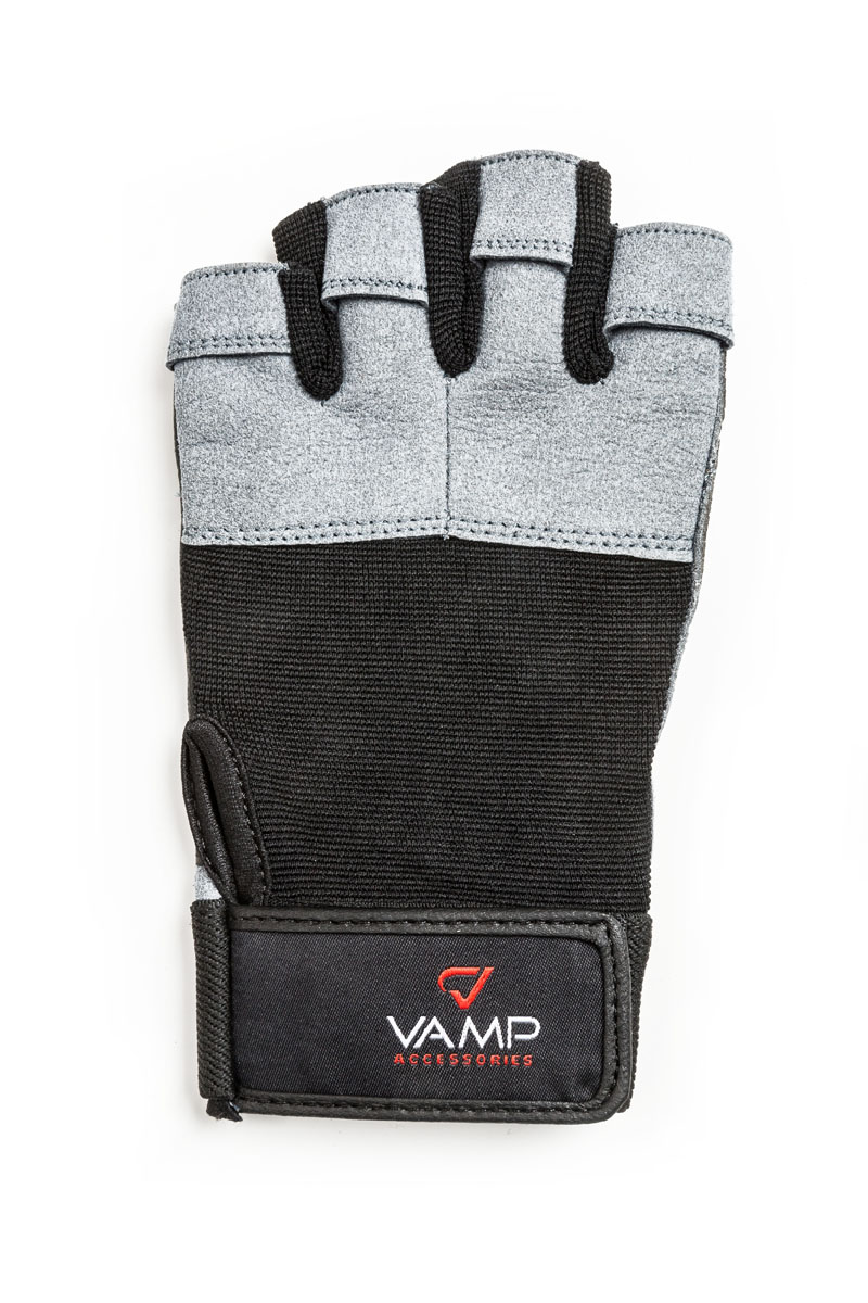 Перчатки для фитнеса Vamp мужские, цвет: серый. 530. Размер SKSM-3002014 Перчатки для фитнеса Vamp мужские, цвет: серый. 530. Размер SKSM-3002014Мужские перчатки повышенной прочности – для серьезных нагрузок. Для пауэрлифтинга и бодибилдинга. - Легко и просто снимаются с руки после тяжелой тренировки благодаря специальным вкладкам на пальцах. - Застежка на липучке прочно фиксирует перчатку и удобно регулируется. - Между пальцами вставлена многослойная лайкра.