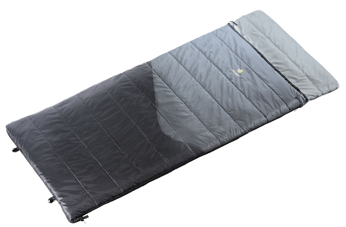 Спальный мешок Deuter Space I, цвет: черный, серый, правая молния010-01199-23 Спальный мешок Deuter Space I, цвет: черный, серый, правая молния010-01199-23Семейство Space - идеальные попутчики в походных условиях. Space II идеально согреет вас ночью для комфортабельного отдыха на природе. При расстегивании молнии спальник превращается в плоское одеяло. Подушку можно закрепить с помощью липучки Velcro. Отличный утеплитель и мягкая подкладка обеспечивают комфорт.Упаковочный чехол для этой модели выполнен в виде сумки, которую можно использовать отдельно, когда она не занята спальным мешком. Особенности: Вес: 1260 г. Размер: 195 x 35 x 80 см. Рост: 200. Упакованный размер: 18 x 44 см. Наполнитель: High-Loft Hollowfibre. Подкладка: Deuter-Soft-Micro. Наружный материал: 210T-Poly-Diamond Ripstop. Температура комфорта: +8°C. Температура лимита: +3°C. Температура экстрима: -11°C.