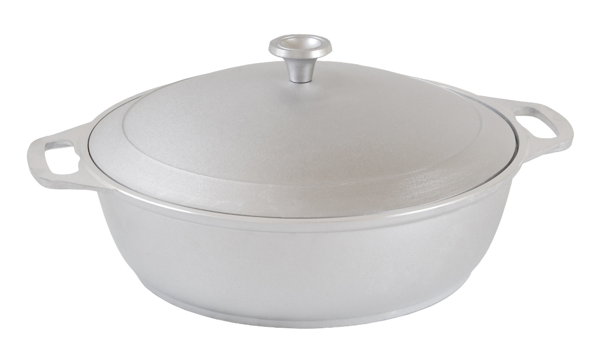 Кастрюля-жаровня Kukmara, с крышкой, 4 л115510 Кастрюля-жаровня Kukmara, с крышкой, 4 л115510Кастрюля-жаровня Kukmara изготовлен из литого алюминия. Особенности жаровни Kukmara: - утолщенные стенки корпуса и дна исключают любой тип деформации: от перегрева, падения, долгого использования;- равномерное распределение тепла; - эргономичность - длительное сохранение тепла посуды;- долгий срок службы;- высокая прочность посуды.Прежде чем начать пользоваться новой алюминиевой посудой следует вымыть посуду теплой водой с моющим средством и тщательно промыть проточной водой. В алюминиевой посуде нельзя хранить квашеную капусту, соленые огурцы, грибы и т.п.Нельзя мыть алюминиевую посуду средствами с повышенной щелочностью (в том числе кальцинированной содой).