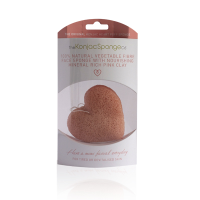 The Konjac Sponge Co Спонж для умывания лица Premium Heart Puff with French Pink Clay (премиум-упаковка)MT 1751 The Konjac Sponge Co Спонж для умывания лица Premium Heart Puff with French Pink Clay (премиум-упаковка)MT 1751Полностью натуральный спонж из растительной клетчатки для умывания лица (с добавлением французской розовой глины для ухода за чувствительной кожей). Не содержит химикатов, красителей, аллергенов. На 100% биоразлагаемый. Используется во влажном состоянии. Способ применения: Перед употреблением тщательно промойте и дайте спонжу Конняку впитать воду. Аккуратно отожмите спонж от лишней воды и нежно очищайте кожу. Массируйте круговыми движениями. Спонж Конняку нежно отшелушивает кожу, очищает и освежает ее. Нет необходимости использовать очищающие средства, но при желании можете добавить немного любимого средства. Спонж Конняку усиливает эффект очищающих средств. Состав: Растительная клетчатка, французская розовая глина.