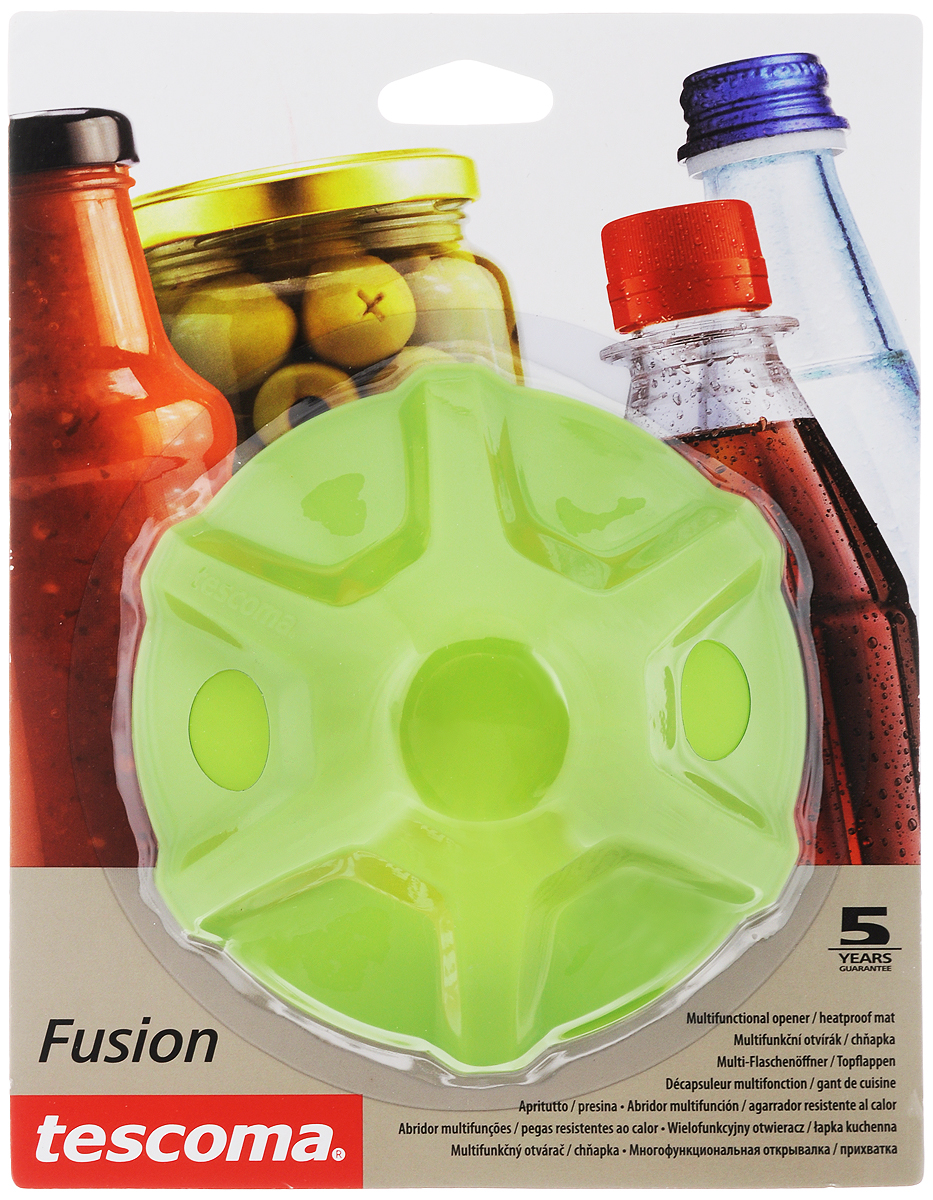 Прихватка-открывалка Tescoma Fusion, цвет: зеленый115510 Прихватка-открывалка Tescoma Fusion, цвет: зеленый115510Многофункциональная прихватка-открывалка Tescoma Fusion, выполненная из высококачественного силикона, подходит для открывания всех видов бутылок и сосудов с винтовыми крышками с диаметром до 10 см, от ПЭТ-бутылок до банок. Изделие отлично подходит в качестве термостойкой кухонной прихватки при манипуляции с горячими кастрюлями и сковородками. Можно мыть в посудомоечной машине. Диаметр: 13 см.