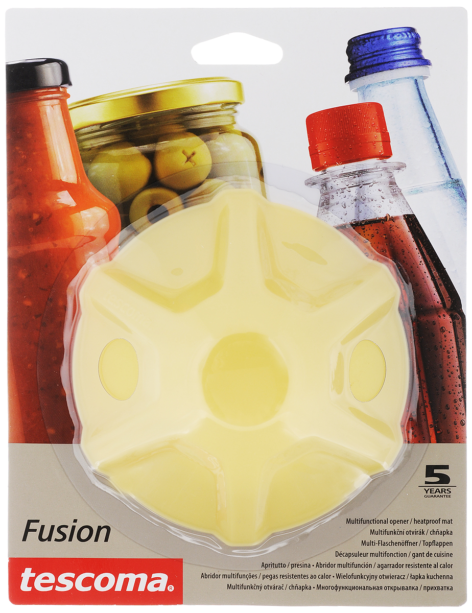 Прихватка-открывалка Tescoma Fusion, цвет: желтыйSVC-300 Прихватка-открывалка Tescoma Fusion, цвет: желтыйSVC-300Многофункциональная прихватка-открывалка Tescoma Fusion, выполненная из высококачественного силикона, подходит для открывания всех видов бутылок и сосудов с винтовыми крышками с диаметром до 10 см, от ПЭТ-бутылок до банок. Изделие отлично подходит в качестве термостойкой кухонной прихватки при манипуляции с горячими кастрюлями и сковородками. Можно мыть в посудомоечной машине. Диаметр: 13 см.
