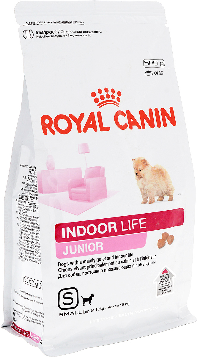 Корм сухой Royal Canin Indoor Life Junior, для щенков мелких пород, живущих в помещениях, 500 г0120710 Корм сухой Royal Canin Indoor Life Junior, для щенков мелких пород, живущих в помещениях, 500 г0120710Сухой корм Royal Canin Indoor Life Junior - полнорационный корм для щенков мелких пород в возрасте до 10 месяцев, живущих главным образом в помещении. Здоровое пищеварение. Нормальный стул. Indoor Life Junior поддерживает здоровье пищеварительной системы,уменьшает запах и объем фекалий благодаря высокоусвояемым белкам L.I.P., оптимальному содержанию клетчатки и качественным источникам углеводов.Естественная защита. Продукт поддерживает механизмы естественной защиты щенка благодаря эксклюзивному комплексу антиоксидантов и пребиотикам.Здоровье шерсти. Продукт содержит питательные вещества, поддерживающие здоровье кожи и шерсти. Обогащен жирными кислотами Омега 3 (EPA и DHA). Здоровье зубов. Продукт содержит хелаторы кальция, предотвращающие образование зубного камня и способствующие поддержанию гигиены полости рта. Состав: злаки, дегидратированные белки животного происхождения (птица), рис, животные жиры, изолят растительных белков L.I.P., свекольный жом, гидролизат белков животного происхождения, минеральные вещества, рыбий жир, соевое масло, фруктоолигосахариды, гидролизат дрожжей, экстракт бархатцев прямостоячих. Добавки (в 1 кг): Витамин А: 24900 ME, Витамин D3: 1200 ME, Железо: 38 мг, Йод: 3,9 мг, Марганец: 50 мг, Цинк 150 мг, Селен: 0,06 мг. Товар сертифицирован.