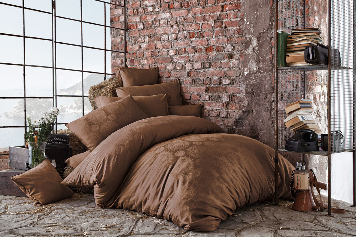 Комплект белья Issimo Home Medusa, евро, наволочки 50x70, цвет: коричневый. 4616K100 Комплект белья Issimo Home Medusa, евро, наволочки 50x70, цвет: коричневый. 4616K100Все белье Issimo – это образец качества. Ровные швы, качественный хлопок, четкие рисунки на тканях, которые не полиняют и не потеряют яркости долгое время – все это говорит о строгом отношении производителя к своей продукции.