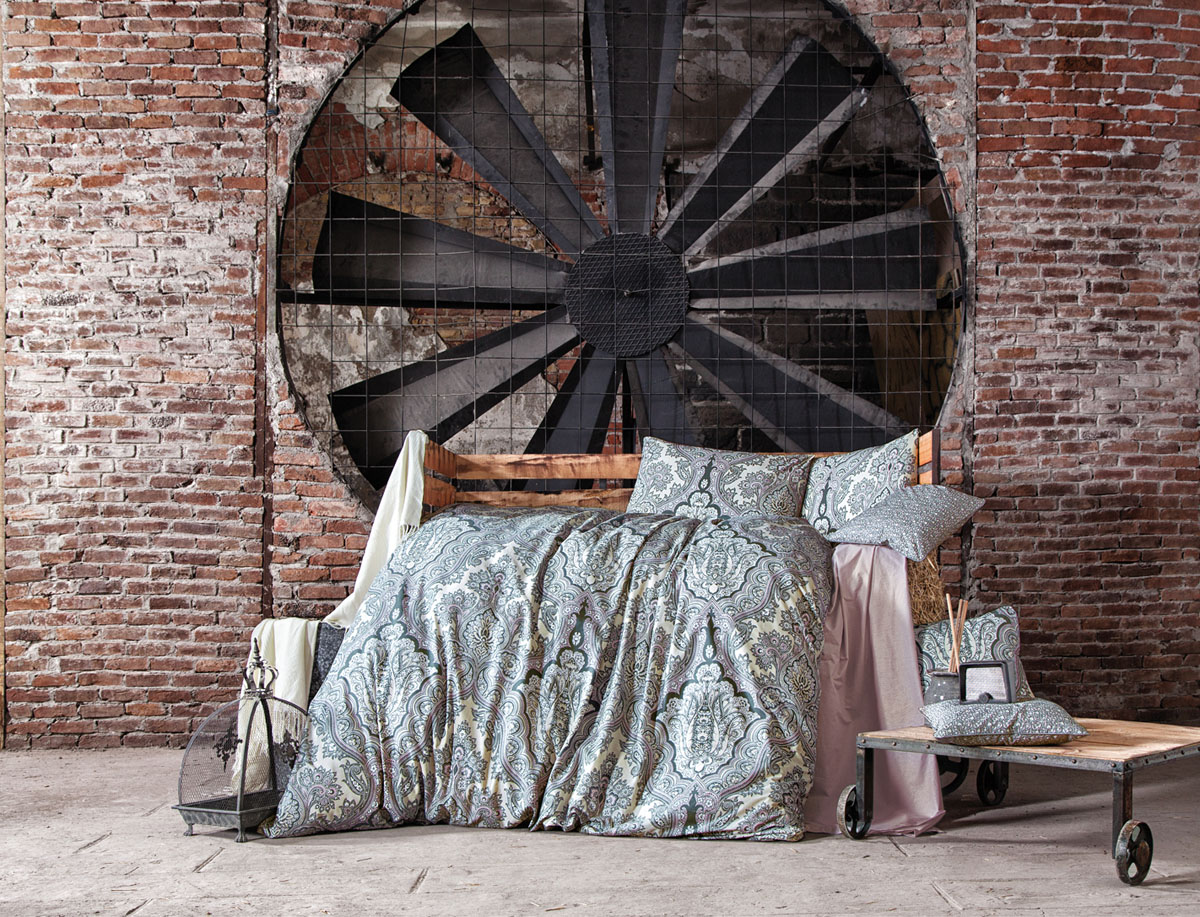 Комплект белья Issimo Home Damascus, евро, наволочки 50x70. 4638CA-3505 Комплект белья Issimo Home Damascus, евро, наволочки 50x70. 4638CA-3505Все белье Issimo – это образец качества. Ровные швы, качественный хлопок, четкие рисунки на тканях, которые не полиняют и не потеряют яркости долгое время – все это говорит о строгом отношении производителя к своей продукции. Белье сшито из ранфорса, материала, очень мягкого и приятного на ощупь. К тому же он обладает отличными гигроскопичными, антистатичными и гипоаллергенными свойствами. Ранфорс – это удивительный материал. Летом в таком постельном белье будет прохладно, а зимой оно, наоборот, хорошо сохранит тепло вашего тела.