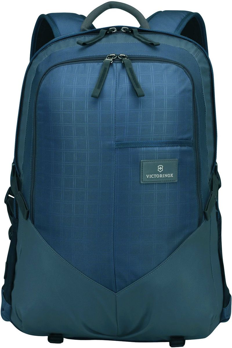 Рюкзак Victorinox Altmont3.0, Deluxe Backpack 17, цвет: синий. 3238800932388009 Рюкзак Victorinox Altmont3.0, Deluxe Backpack 17, цвет: синий. 3238800932388009Оригинальный швейцарский армейский нож «Swiss Army» был создан в 1897 году в небольшой деревушке Ибах в Швейцарии.С тех пор продукция,выпускаемая под маркой «Victorinox» с ее узнаваемым логотипом в виде креста на щите,по праву считается эталоном отличного качества,высокой функциональности,инновационных технологий и культового дизайна.Наша преданность принципам в течение последних 130 лет позволила нам создавать продукты,которые являются выдающимися не только по дизайну и качеству,но которые также являются надежными спутниками в больших и маленьких жизненных приключениях.Сегодня мы с гордостью представляем линейку сумок,чемоданов и дорожных аксессуаров,которые наилучшим образом воплощают в себе данные принципы,а также сочетают в себе черты нашего лучшего классического стиля.Индивидуальность-это то,что отличает вас от любого другого человека,с которым вы сталкиваетесь на улице,в поезде,с которым вы общаетесь в городе.Каждый день вашей жизни — это уникальный опыт,который никогда больше не повторится.Коллекция Altmont 3.0 создавалась с расчетом на индивидуальность.Неважно носите ли вы рюкзак,сумку-мессенджер или повседневную сумку — в коллекции Altmont 3.0 есть богатый выбор аксессуаров такой же многогранный,как и ваш индивидуальный стиль.Для вас просто не существуют такой вещи как «обычный день»,и также как и вы,наша коллекция справится с любой ситуацией.Прототип модели прошел целых 30 основательных и строгих испытаний,в ходе которых проводилась симуляция самых экстремальных сценариев и условий внешней среды,возможных в реальной жизни.Жесткий режим проводимых тестов гарантирует точность,прочность и износоустойчивость,т.е. все признаки высокого качества и эксплуатационных характеристик,которые покупатель ожидает от продукции «Victorinox».Далее каждое изделие проходит тщательный контроль сертифицированным техническим специалистом.В результате мы можем безоговорочно отвечать за качество нашей продукции и гарантировать отсутствие заводского брака в каждом изделии нашего производства в течение всего гарантийного срока.На тот маловероятный случай,если в приобретенном вами изделии возникает дефект функционального характера,на который распространяется гарантийные обязательства производителя,мы располагаем международной сетью Авторизованных центров ремонтного обслуживания.На изделия коллекции Altmont 3.0 распространяется международная ограниченная 10-летняя гарантия.Мы хотим,чтобы вы остались довольны приобретенным вами изделием!Ни о чем не беспокойтесь:мы уже обо всем позаботились! ХАРАКТЕРИСТИКИ И СВОЙСТВАМягкое отделение для ноутбука диагональю 17 (43 см) Мягкие карманы для электронных устройств диагональю 10 (25 см) для безопасного хранения iPad, Kindle, планшета или электронной книгиВнутренняя организационная секция включает в себя сетчатый карман на молнии по всей длине, двойные карманы для хранения, кармашки для ручек и карабин для ключейВнешняя организационная секция включает в себя два скрытых кармана, лицевой прорезной карман, многофункциональные растяжные боковые карманы, идеально подходящие для бутылки с водой или зонтикаРегулируемый нагрудный ремень и поясные ремни равномерно распределяют вес Поясные ремни удобно прячутся за задней стенкой, когда не используютсяПресованная задняя стенка и прессованные регулируемые плечевые ремни для максимального комфорта