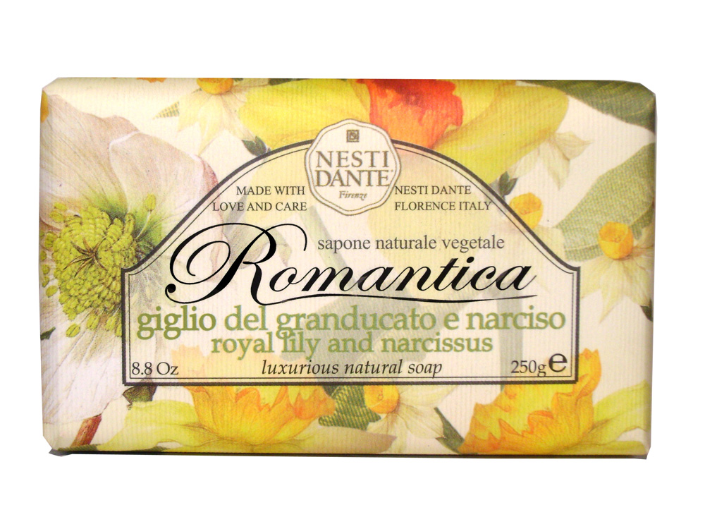 Мыло Nesti Dante Romantica. Королевская лилия и нарцисс, 250 г1310106 Мыло Nesti Dante Romantica. Королевская лилия и нарцисс, 250 г1310106Натуральное мыло премиум-класса Nesti Dante Romantica. Королевская лилия и нарцисс - два букета, бережно отобранные самые романтичные и эмоциональные ароматы, самые незабываемые моменты нашей жизни в магии цветов провинции Тоскана. Лилия символ красоты и совершенства, обладает тонким и приятным ароматом, аромат нарцисса тонизирует и поднимает настроение. Изысканная флорентийская бумага, в которую завернуто мыло, расписана акварелью, на каждом кусочке мыла выгравирована надпись With Love And Care (С любовю и заботой). Характеристики:Вес: 250 г. Производитель: Италия. Товар сертифицирован. Nesti Dante - одна из немногих итальянских мыловаренных фабрик, которая продолжает использовать в производстве только натуральные ингредиенты и кустарный способ производства. Тщательный выбор каждого ингредиента в отдельности позволяет использовать ценное сырье, такое как цельные нейтральные растительные и животные жиры и эти качественные материалы позволяют получать более обогащенное и более мягкое мыло благодаря присутствию фракции глицерида в жирах.