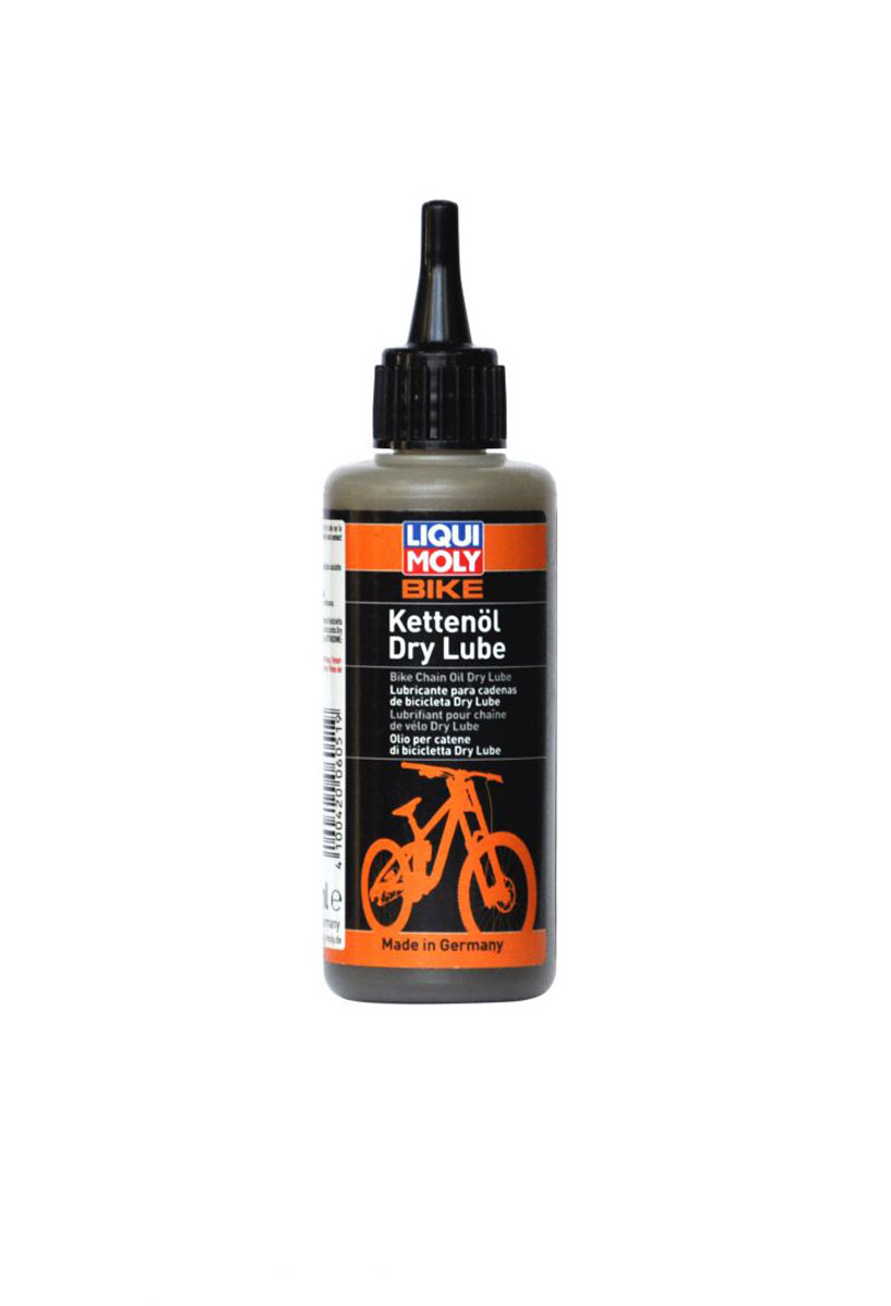 Смазка для цепи велосипеда Liqui Moly Bike Kettenoil Dry Lube, в сухую погоду, 100 млMW-1462-01-SR серебристый Смазка для цепи велосипеда Liqui Moly Bike Kettenoil Dry Lube, в сухую погоду, 100 млMW-1462-01-SR серебристыйLiqui Moly Bike Kettenoil Dry Lube применяется для смазки цепей велосипедов, работающих в присутствии сухой пыли. Содержит специальную комбинацию компонентов, которые наряду с их высокой проникающей способностью и липкостью обеспечивают наивысшую защиту от износа, благодаря нано-компонентам. Трение цепи заметно снижается и обеспечивается особо плавный ход.Особенности:Специально для сухих и пыльных условиях.Высокие антикоррозийные свойства.Повышенная температурная стойкость.Очень высокая защита от износа благодаря нано-компонентам.Высокие пылеотталкивающие свойства.Нейтральна к пластмассам, лакокрасочным материалам, металлам и уплотнительным кольцам.Хорошо держится на поверхностях.База: синтетические масла и специальные.Товар сертифицирован.