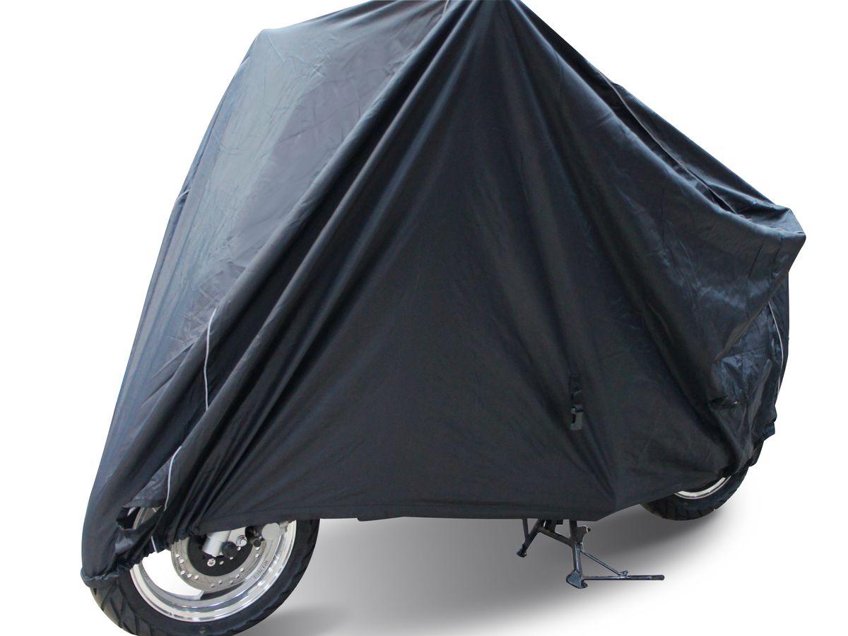 Чехол для мототехники Starks Scooter, размер SKGB GX-5RS Чехол для мототехники Starks Scooter, размер SKGB GX-5RSВодостойкий чехол Starks Scooter выполнен из прочного полиэстера. Имеется светоотражающий кант, обеспечивающий безопасности в темное время суток. Изделие выдерживает температуру до +200°С. Резинки по краям фиксируют чехол на колесе. Стропа посередине фиксирует по центру мотоцикла. Внутри чехол имеет блестящую поверхность. Не позволяет нагревать технику на солнце, отражает солнечные лучи. Отсутствует эффект термоса. В комплекте сумочка для транспортировки и хранения.Подходит на все скутера от 50 до 200- 250 кубов.