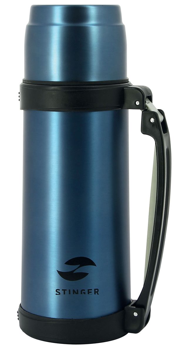 Термос Stinger, с ручкой, 1 л. HY-TP205-2HY-TP205-2 Термос Stinger, с ручкой, 1 л. HY-TP205-2HY-TP205-2Классический бытовой термос Stinger предназначен для хранения холодных и горячих напитков. Термос изготовлен из высококачественной нержавеющей стали с матовой поверхностью. Благодаря наличию металлической колбы и хорошей вакуумной изоляции температура наполнения держится более 24 часов.Для удобства эксплуатации термос оснащен пластиковой пробкой с силиконовой прослойкой и кнопочным механизмом. Верхняя крышка плотно закрывает термос и может использоваться в качестве чаши для питья. В комплекте с термосом дополнительно входит ремешок, который можно закрепить при помощи специальных крепежей.Термос можно взять с собой в дорогу, на работу или просто прогулку. Его вместимость составляет 1 л, поэтому жидкости вполне хватит на одного или нескольких человек.