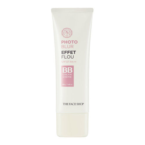 The Face Shop BB крем для комбинированной кожи Photo Blur, SPF37PA, цвет: бежевый, 40 г685268 The Face Shop BB крем для комбинированной кожи Photo Blur, SPF37PA, цвет: бежевый, 40 г685268Мелкие частицы пудры в составе крема хорошо проникают в кожу и покрывают ее, без ощущения липкости или неровностей, что позволяет коже лица выглядеть на фото так, как будто ваше лицо отредактировали и добавили эффекты. Минимизирует жирный блеск и поры на лице, придает яркость коже, без затемнения в течении дня. В составе 11 натуральных трав, которые снижают образование кожного сала, сужают поры и контролируют блеск и гарантируют стойкий и яркий макияж, без затемнения в течении дня.
