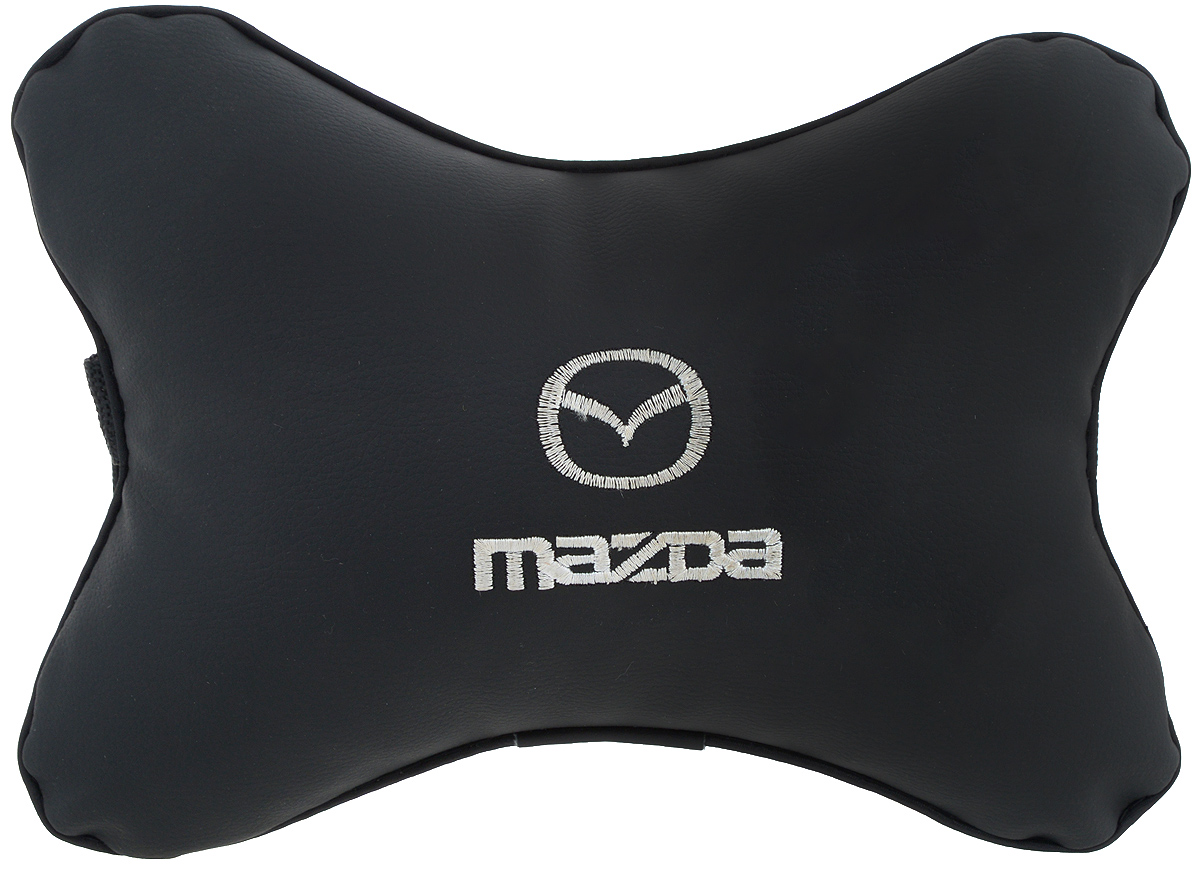 Подушка автомобильная Autoparts Mazda, на подголовник, цвет: черный, белый, 30 х 20 смS03301004 Подушка автомобильная Autoparts Mazda, на подголовник, цвет: черный, белый, 30 х 20 смS03301004Автомобильная подушка Autoparts Mazda, выполненная из эко-кожи с мягким наполнителем из холлофайбера, снимает усталость с шейных мышц, обеспечивает правильное положение головы и амортизирует нагрузки на шейные позвонки при резком маневрировании. Ее можно зафиксировать на подголовнике с помощью регулируемого по длине ремня. На изделии имеется молния, с помощью которой вы с легкостью сможете поменять наполнитель. Если ваши пассажиры захотят вздремнуть, то подушка под голову окажется очень кстати и поможет расслабиться.