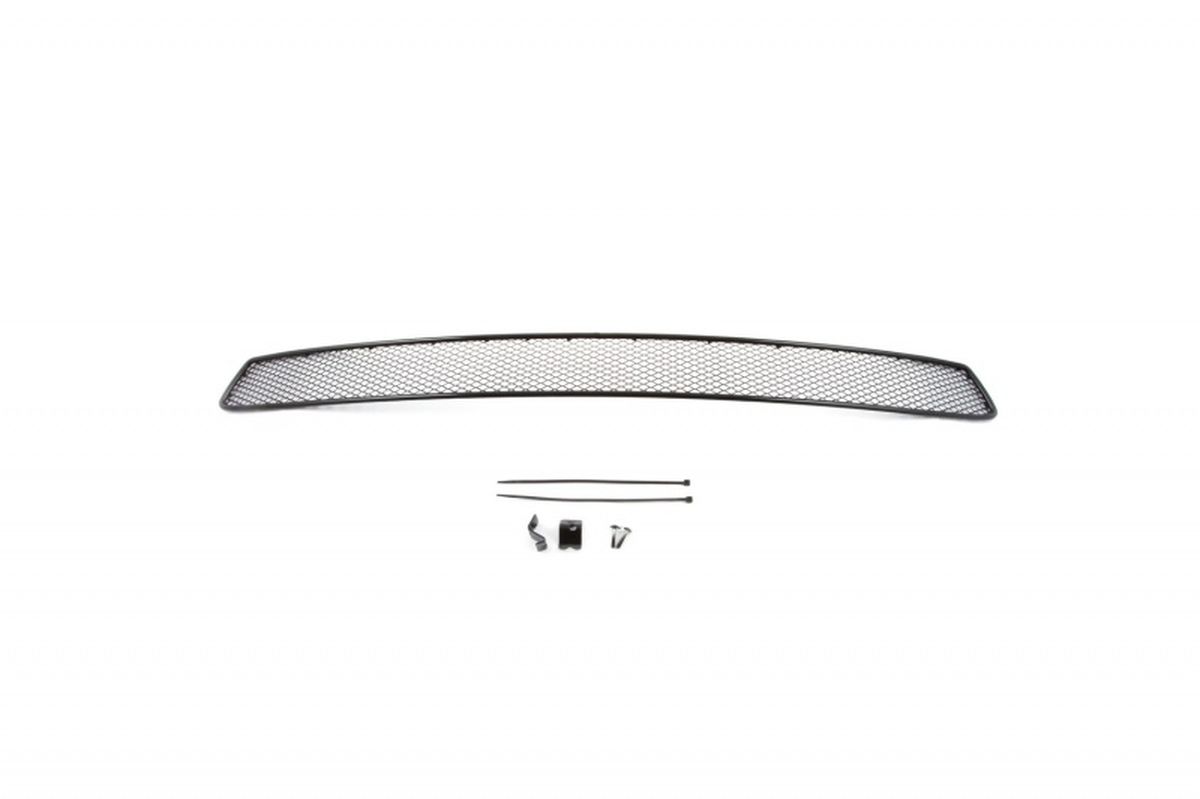 Сетка для защиты радиатора Novline-Autofamily, для Toyota RAV 4 2011-20131004900000360 Сетка для защиты радиатора Novline-Autofamily, для Toyota RAV 4 2011-20131004900000360В отличие от универсальных сеток, данный продукт разрабатывается индивидуально под каждый бампер автомобиля. Внешняя защитная сетка радиатора полностью повторяет геометрию решетки бампера и гармонично вписывается в общий стиль автомобиля. При создании продукта были учтены как потребности автомобилистов, для которых важна исключительно защитная функция, так и автолюбителей, которые ищут способы подчеркнуть или создать новый стиль своего авто. Функциональность, тюнинг, или и то, и другое? Выбор только за вами. Сетка для защиты радиатора изготовлена из антикоррозионного материала, что гарантирует отсутствие ржавчины в процессе эксплуатации. Простая установка делает этот продукт необыкновенно удобным. В отличие от универсальных сеток, для установки которых требуется снятие бампера, то есть наличие специализированных навыков и дополнительного оборудования (подъемник и так далее), для установки этого продукта понадобится 20 минут времени и отвертка.