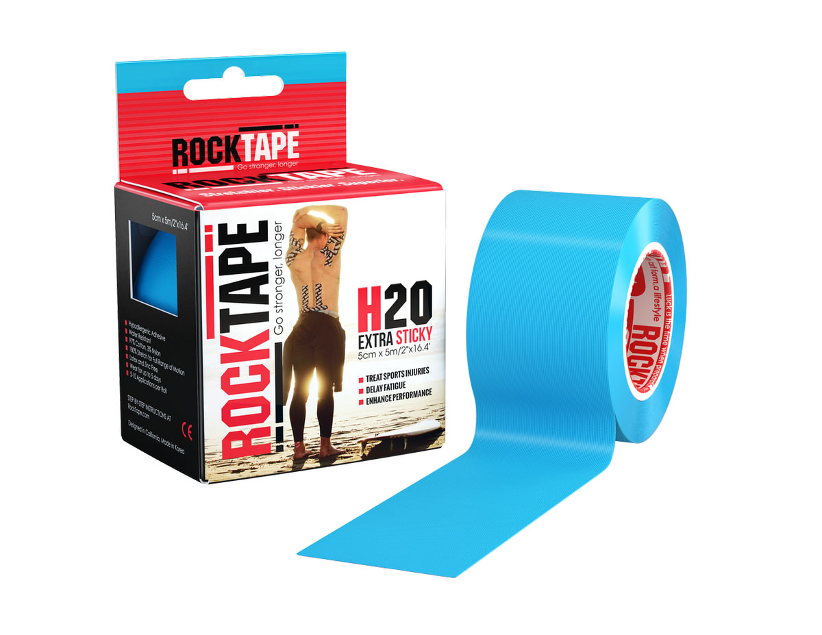 Кинезиотейп Rocktape H2O, цвет: голубой, 5 х 500 смAIRWHEEL M3-162.8 Кинезиотейп Rocktape H2O, цвет: голубой, 5 х 500 смAIRWHEEL M3-162.8Кинезиотейп Rocktape H2O, выполненный из хлопка и нейлона, был создан специально для водных видов спорта - его клеевая основа еще более стойкая и выдерживает многочасовые пребывания в воде, при этом тейп не теряет свои свойства и продолжает поддерживать спортсмена в течение нескольких дней и в любых условиях. Изделие имеет плотную волнообразную структуру ткани. Не содержит латекса и цинка, водостойкий. Кинезиотейп носится до 5 дней, не теряя своих свойств. 180% эластичности.