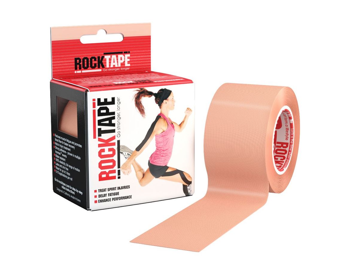 Кинезиотейп Rocktape Classic, цвет: телесный, 5 x 500 смAIRWHEEL M3-162.8 Кинезиотейп Rocktape Classic, цвет: телесный, 5 x 500 смAIRWHEEL M3-162.8Кинезиотейп Rocktape Classic, выполненный из хлопка и нейлона, предназначен для снятия отеков и рассасывания гематом. Уменьшает мышечную усталость и способствует притоку крови для более быстрого восстановления. Изделие имеет плотную волнообразную структуру ткани. Не содержит латекса и цинка, водостойкий. Кинезиотейп носится до 5 дней, не теряя своих свойств. 180% эластичности.