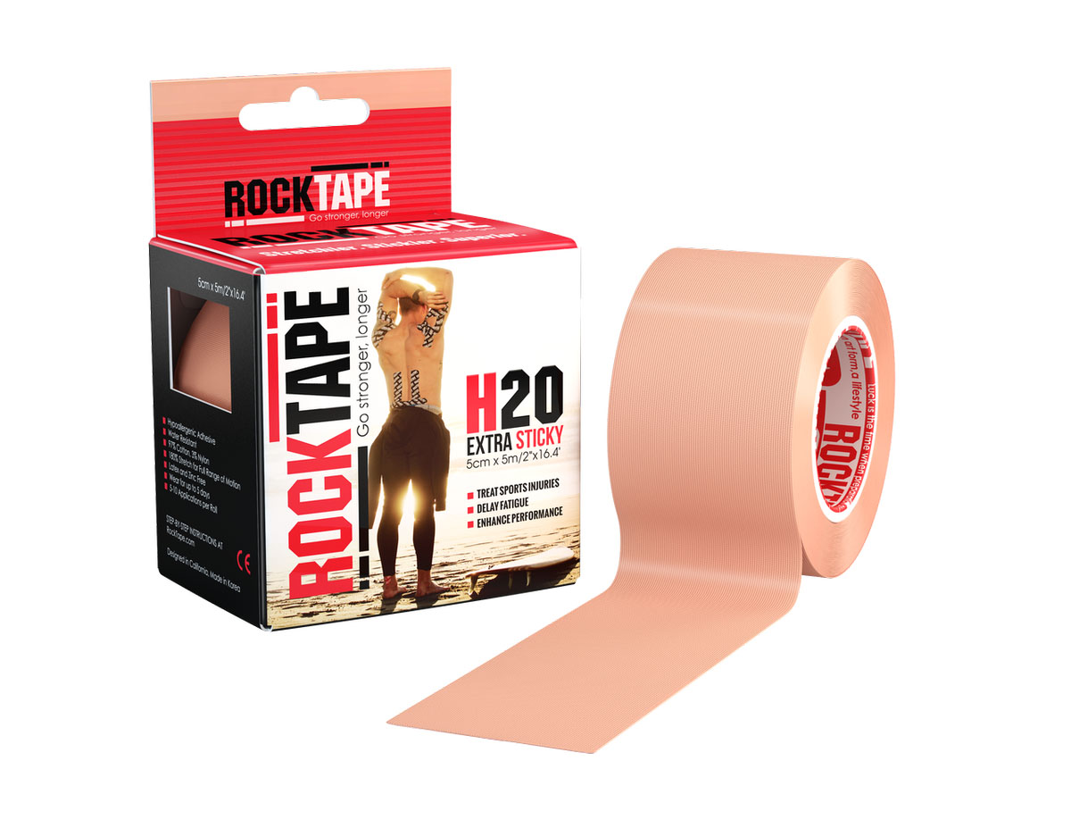 Кинезиотейп Rocktape H2O, цвет: телесный, 5 х 500 смAIRWHEEL Q3-340WH-BLACK Кинезиотейп Rocktape H2O, цвет: телесный, 5 х 500 смAIRWHEEL Q3-340WH-BLACKКинезиотейп Rocktape H2O, выполненный из хлопка и нейлона, был создан специально для водных видов спорта - его клеевая основа еще более стойкая и выдерживает многочасовые пребывания в воде, при этом тейп не теряет свои свойства и продолжает поддерживать спортсмена в течение нескольких дней и в любых условиях. Изделие имеет плотную волнообразную структуру ткани. Не содержит латекса и цинка, водостойкий. Кинезиотейп носится до 5 дней, не теряя своих свойств. 180% эластичности.
