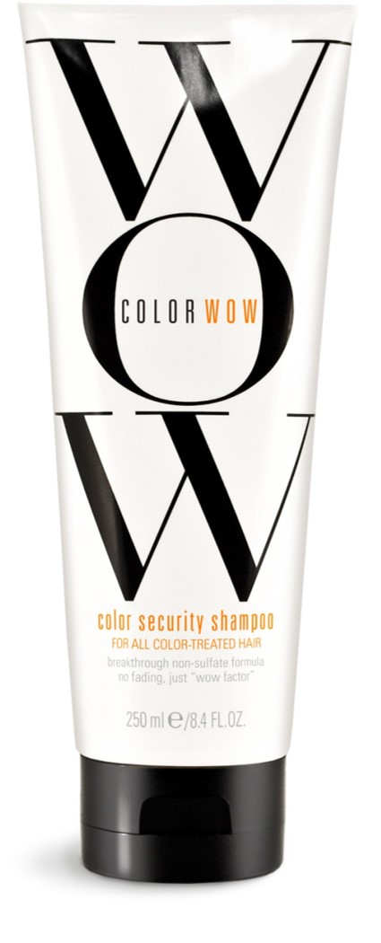 COLOR WOW Шампунь Защита цвета для всех типов окрашенных волос, 250 млFS-00897 COLOR WOW Шампунь Защита цвета для всех типов окрашенных волос, 250 млFS-00897Бессульфатный шампунь интенсивно защищает и восстанавливает окрашенные волосы. Благодаря инновационной японской технологии Low Charge Density TM, шампунь сохраняет кутикулу волоса закрытой во время мытья и предотвращает вымывание цвета. Укрепляющий комплекс аминокислот улучшает структуру волоса по всей длине, препятствует возникновению ломкости и сухости волос. Увлажняющие вещества питают волосы и надолго сохраняют яркий, насыщенный цвет, делая волосы сильными и блестящими.