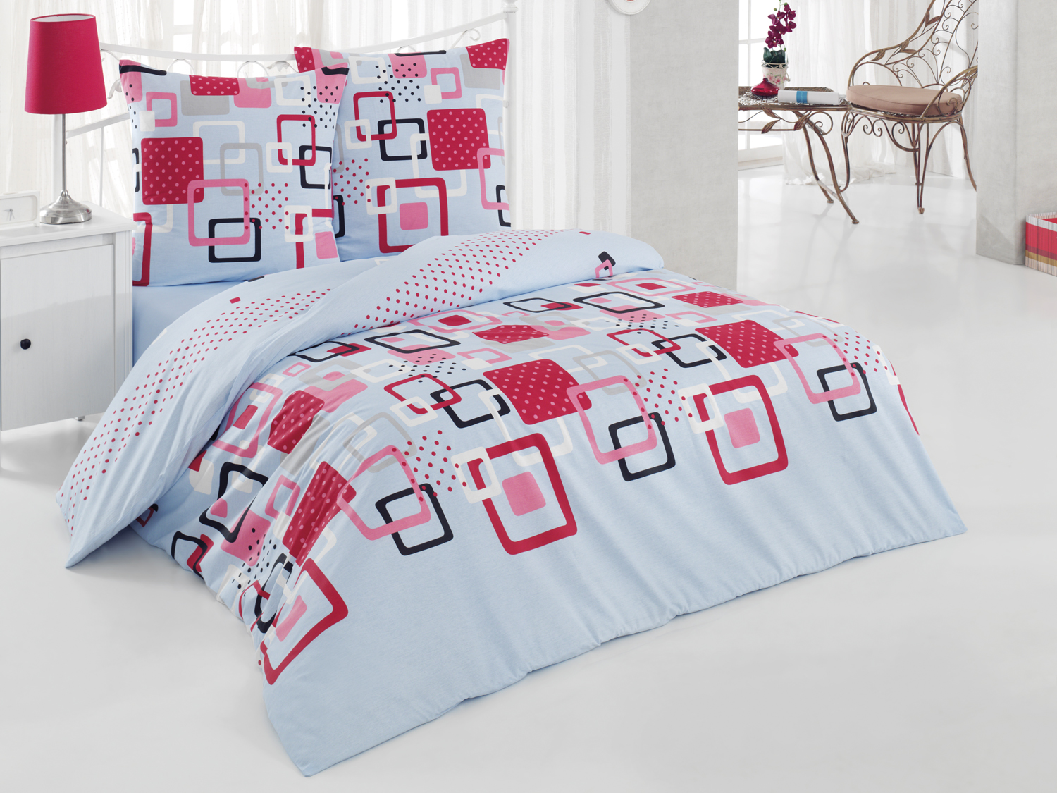 Комплект белья Tete-a-Tete Classic Квадро, 1,5-спальный, наволочки 70х70. К-8065п + ПОДАРОК: Простыня ЭГО, 150 х 220 см391602 Комплект белья Tete-a-Tete Classic Квадро, 1,5-спальный, наволочки 70х70. К-8065п + ПОДАРОК: Простыня ЭГО, 150 х 220 см391602Комплект белья Tete-a-Tete Classic Квадро является экологически безопасным для всей семьи, так каквыполнен из бязи (100% натурального хлопка). Комплект состоит из пододеяльника, простыни и двух наволочек.Постельное белье имеет изысканный внешний вид, яркую цветовую гамму и оригинальный рисунок. Гладкая структура делает ткань приятной на ощупь, мягкой и нежной, при этом она прочная и хорошо сохраняетформу. Ткань легко гладится, не линяет и не садится. Благодаря особой плотности ткани и отличному качествубелье выдерживает в 5 раз больше стирок. Комплект постельного белья Tete-a-Tete Classic Квадро станет отличным дополнением вашего интерьера иподарит гармоничный сон. Простыня ЭГО выполнена из бязи (натурального хлопка) высокого качества, оформленной принтом в полоску.Экологически чистый материал обеспечивает высокую гигиеничность простыни.Выбрав простыню нужнойвам расцветки, вы можете легко комбинировать ее с различным постельным бельем.Размер простыни ЭГО: 150 х 220 см.