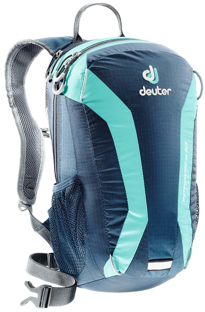 Рюкзак Deuter Speed lite 10, цвет: темно-синий, 10 л33101_3218 Рюкзак Deuter Speed lite 10, цвет: темно-синий, 10 л33101_3218Deuter Speed lite - сверхлегкий спортивный рюкзак для быстроногих атлетов. Вы почти не почувствуете его вес во время гонок по горам, соревнований по ски, туру, велосипедных марафонов, катаясь на равнинных лыжах, и даже просто догоняя уходящий автобус. Особенности: Двойные компрессионные стропы для крепления лыж. Чтобы сжать рюкзак максимально, можно перекинуть их на фронтальную часть; Каркас из пластика Delrin® U-образной формы; V- образный крой для свободного движения рук во время бега, лыжной гонки или при лазании; Анатомическая спинка, обшитая Wide AirMesh; Регулируемый по высоте нагрудный ремень; Усиленное дно; 3M отражатели; Боковые сетчатые карманы обеспечивают быстрый доступ к энергетическим батончикам или к питьевой бутылке; Карман на молнии для мелочей; Молнии с удобными петлями под палец.Размер: 40 х 23 х 13 см.