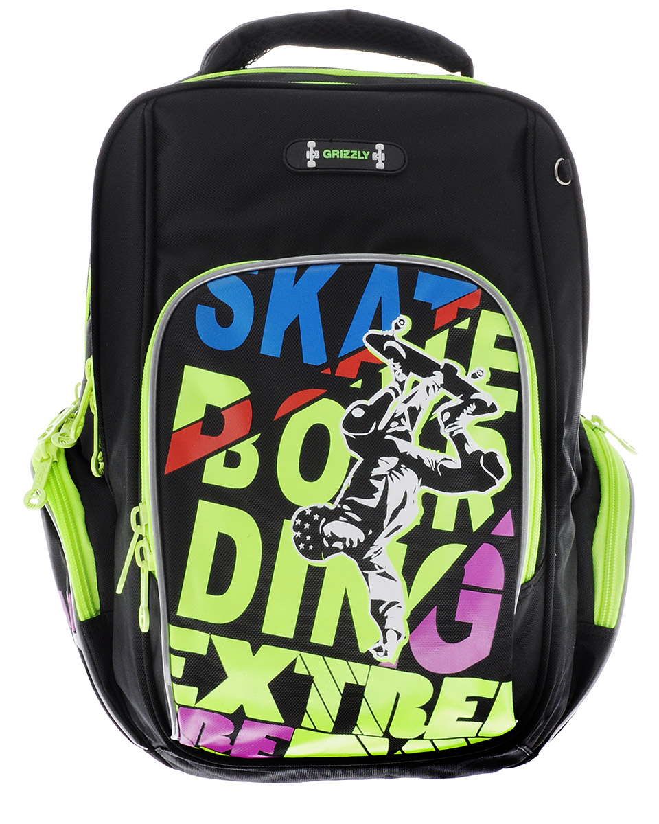 Grizzly Рюкзак детский Skatebording72523WD Grizzly Рюкзак детский Skatebording72523WDШкольный рюкзак Grizzly. Skatebording - это красивый и удобный рюкзак, который подойдет всем, кто хочет разнообразить свои школьные будни. Рюкзак выполнен из плотного полиэстера и оформлен оригинальным ярким принтом и надписями. Рюкзак имеет два основных вместительных отделения на молнии. На лицевой стороне рюкзака имеется большой накладной карман на молнии, внутри которого расположился открытый карман-сетка. По бокам рюкзак дополнен накладными карманами на молниях. Бегунки застежек-молний дополнены удобными держателями с логотипом Grizzly.Рюкзак оснащен удобной ручкой для переноски, петлей для подвешивания и светоотражающими элементами.Широкие регулируемые лямки и сетчатые мягкие вставки на спинке рюкзака предохранят мышцы спины ребенка от перенапряжения при длительном ношении. Многофункциональный школьный рюкзак станет незаменимым спутником вашего ребенка в походах за знаниями.