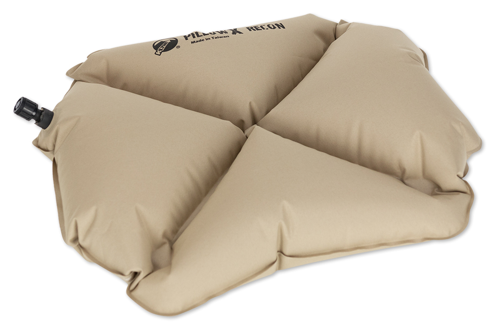 Надувная подушка Klymit Pillow X Recon, цвет: песочный12PXCy01C Надувная подушка Klymit Pillow X Recon, цвет: песочный12PXCy01CЛегкая и компактная подушка Klymit Pillow X Recon класса люкс для полноценного комфорта и отдыха в путешествии. X- направляющие фиксируют положение головы во время сна.Особенности: - Материал: ультрамягкий полиэстер 75D. - Надувается за 1-2 выдоха.- Размер: 38,1 х 27,9 х 10,2 см. Размер в сложенном виде: 11,43 х 6,35 х 2,54 см.Вес: 65 г.