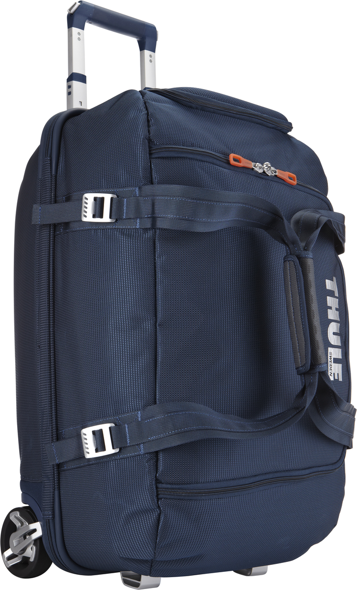 Багажная сумка Thule Crossover Rolling Duffel, на колесах, цвет: темно-синий, 56л. TCRD1MABLSEH10001 Багажная сумка Thule Crossover Rolling Duffel, на колесах, цвет: темно-синий, 56л. TCRD1MABLSEH10001Дорожная сумка на колесах Thule Crossover 56L - Отличная сумка с широким входом, куда можно с легкостью положить шлем, ботинки, перчатки, куртку и другие туристические принадлежности.Алюминиевый каркас и водостойкий материал делают эту сумку легкой, но прочной Надежный экзоскелет и задняя обшивка из полипропилена обеспечат надежную защиту во время путешествий в самых сложных условиях. Крепкие колеса увеличенного размера и телескопические ручки с технологией Thule V-Tubing гарантируют мягкое, плавное и ровное движение в течение многих лет. Регулировочные ремни для подгонки размера сумки в зависимости от количества багажа Изготовленное по технологии горячей прессовки ударопрочное отделение SafeZone защитит ваши очки, портативную электронику и другие хрупкие вещи (отделение запирается и может быть удалено для освобождения дополнительного места). Главное отделение с отсеками поможет отделить чистое от грязного, мокрое от сухого и деловое от повседневного.