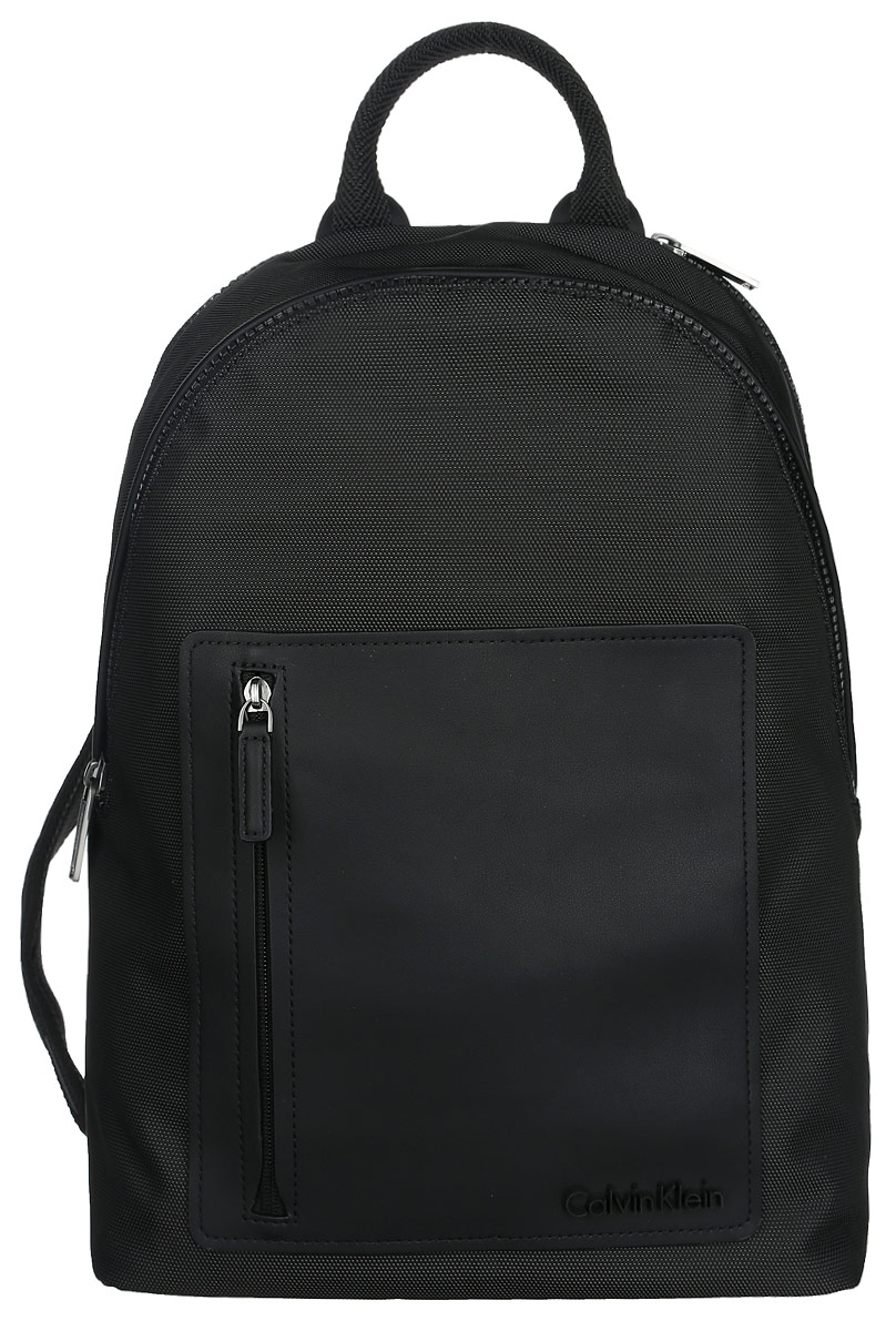 Рюкзак мужской Calvin Klein Jeans, цвет: черный. K50K501625_0010K50K501625_0010 Рюкзак мужской Calvin Klein Jeans, цвет: черный. K50K501625_0010K50K501625_0010Практичный рюкзак Calvin Klein выполнен из полиуретана, оформлен символикой бренда.Изделие содержит два отделения, каждое из которых закрывается на застежку-молнию. Внутри основного отделения размещены два мягких кармана для планшета и ноутбука, которые застегиваются хлястиком на липучку. Внутри второго отделения размещены два накладных кармана на липучках, врезной карман на молнии и органайзер, включающий пять накладных карманов, и кольцо для ключей с фиксатором. Лицевая сторона рюкзака дополнена накладными карманом на застежке-молнии. Рюкзак оснащен широкими лямками регулируемой длины и петлей для подвешивания. В комплекте с изделием поставляется чехол для хранения.Стильный рюкзак идеально подчеркнет ваш неповторимый стиль.