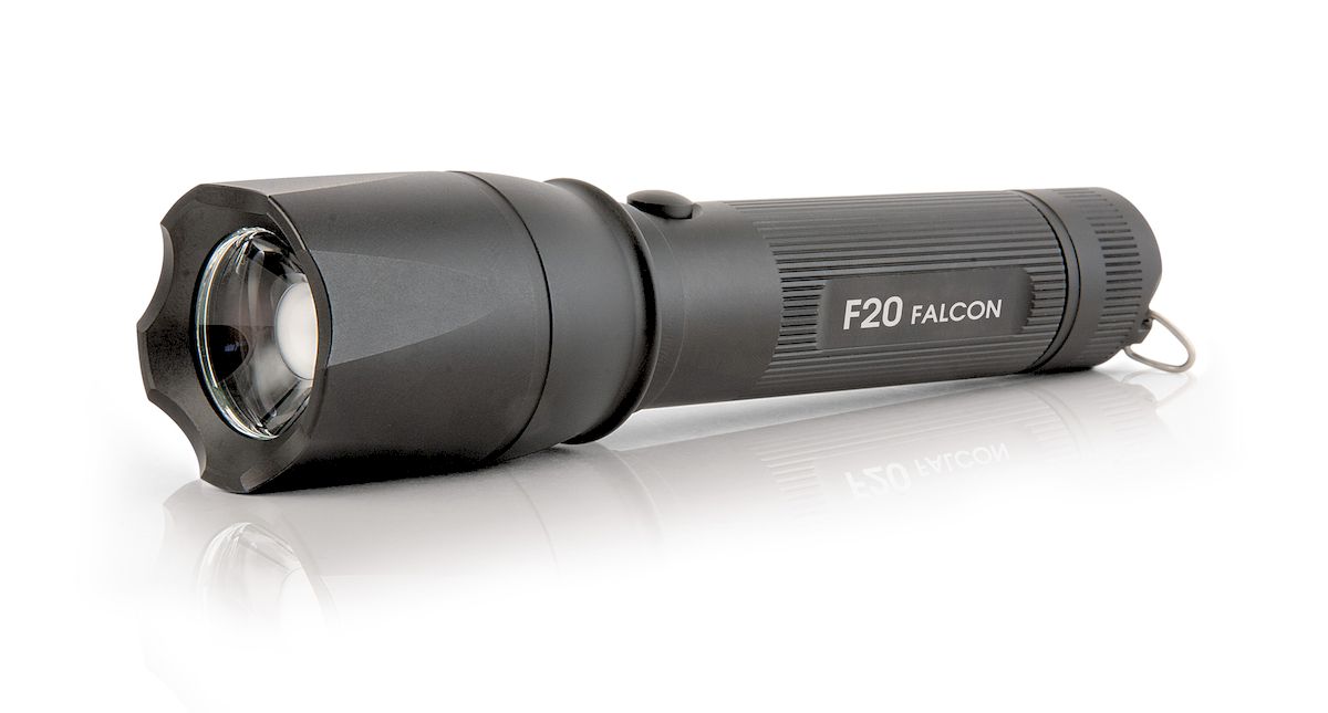 Фонарь ручной Яркий Луч Falcon. F20KOC2028LED Фонарь ручной Яркий Луч Falcon. F20KOC2028LEDУниверсальный фонарь с изменяемой фокусировкой, способный эффективно решать широкий спектр задач как на ближней, так и на дальней дистанции.- Качественный фокусируемый свет, без туннельного эффекта- Новейший светодиод Cree XP-L HI- Нейтральный свет, приближенный к солнечному- Дальность до 322 метров по стандарту ANSI- Максимальный световой поток 800 люмен- Три режима яркости: 100%, 30%, 5%- Программируемый порядок режимов- Удобная боковая кнопка включения и переключения режимов- Встроенное зарядное устройство- В комплекте Li-Ion аккумулятор 18650 увеличенной емкостиСистема регулировки фокуса на основе подвижной TIR-оптики в сочетании со светодиодом Cree XP-L HI позволяет получить как широкий ближний, так и узкий дальний свет. Без характерного для линзовых фонарей туннельного эффекта и дополнительных оптических потерь при фокусировке.Новейший светодиод Cree XP-L HI обеспечивает не только высокую мощность, но и повышенную дальнобойность в сфокусированном состоянии, 322 метра по стандарту ANSI. Нейтральный оттенок светодиода, приближенный к естественному солнечному свету (4000-4200К), дает качественное и насыщенное изображение.Световой поток фонаря достигает 800 ANSI-люменов. Для защиты от перегрева и увеличения времени работы через 6 минут происходит снижение светового потока до стабилизированных 500 люменов. Для обеспечения работы на высокой мощности светодиод установлен на медную звезду с прямым отводом тепла.Три режима яркости позволяют подобрать необходимую освещенность и время работы фонаря. Режимы яркости реализованы без низкочастотного ШИМ-мерцания, что облегчает работу в сложных погодных условиях и меньше утомляет глаза. Порядок режимов в фонаре программируется, с возможностью выбрать стартовым любой из режимов. Удобная боковая кнопка дает возможность не только быстро выбрать необходимый режим яркости или изменить настройки фонаря, но и подавать сигналы неполными нажатиями без фиксации. Встроенное зарядное устройство работает через стандартный порт Micro USB, и надежно защищено от попадания грязи во время использования фонаря.Качественный корпус из авиационного алюминия с анодированием II типа защитит фонарь от ударов и повреждений. Изменяемая фокусировка не позволяет получить полную герметичность фонаря, однако он надежно защищен от дождя и водяных брызг (IPX-4).Новая компактная упаковка позволит удобно хранить фонарь и аксессуары от негоВ комплект входит качественный защищенный аккумулятор повышенной емкости на базе Sanyo NCR18650GA (3500mAh), чехол, зарядный кабель, USB-адаптер и другие аксессуары.
