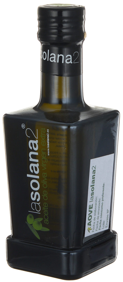 Lasolana2 Extra Virgin масло оливковое, 250 мл0120710 Lasolana2 Extra Virgin масло оливковое, 250 мл0120710Lasolana2 - нерафинированное оливковое масло холодного отжима лимитированного выпуска из сорта оливок пикуаль. Оно произведено фермером Кристобалем Санчес де Аран в высокогорной части провинции Алмерия.Самым большим преимуществом этого масла является очень ранний сбор оливок, когда они еще зеленые, поэтому масло имеет натуральный изумрудный цвет. Содержание масла в зеленых оливках очень низкое, поэтому масло очень дорогое. Зато в таком масле много полифенолов, оно имеет свежий аромат и очень низкую кислотность, а именно 0,1%, поэтому такое масло долго хранится и очень полезно для здоровья.